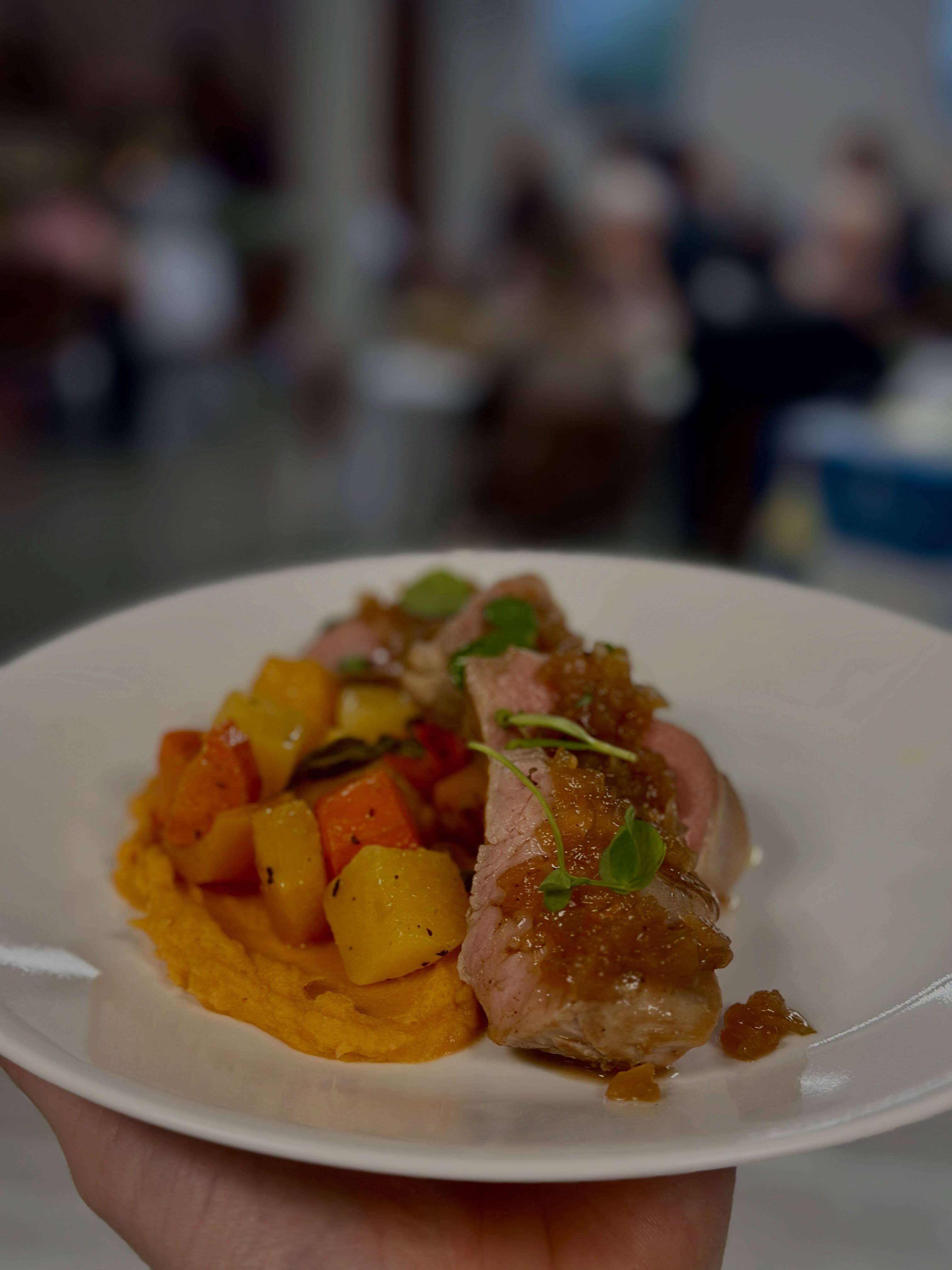 We had the pleasure of catering an apple-themed wedding for two dear friends this past weekend. Thank you so much for having us be a part of your special day! 🥂
Dish Pictured 🍎
• Brown butter, sweet potato purée
• Sage & rosemary butter roasted root veg
• Pork tenderloin
• Apple chutney
• @forestcitymicrogreens