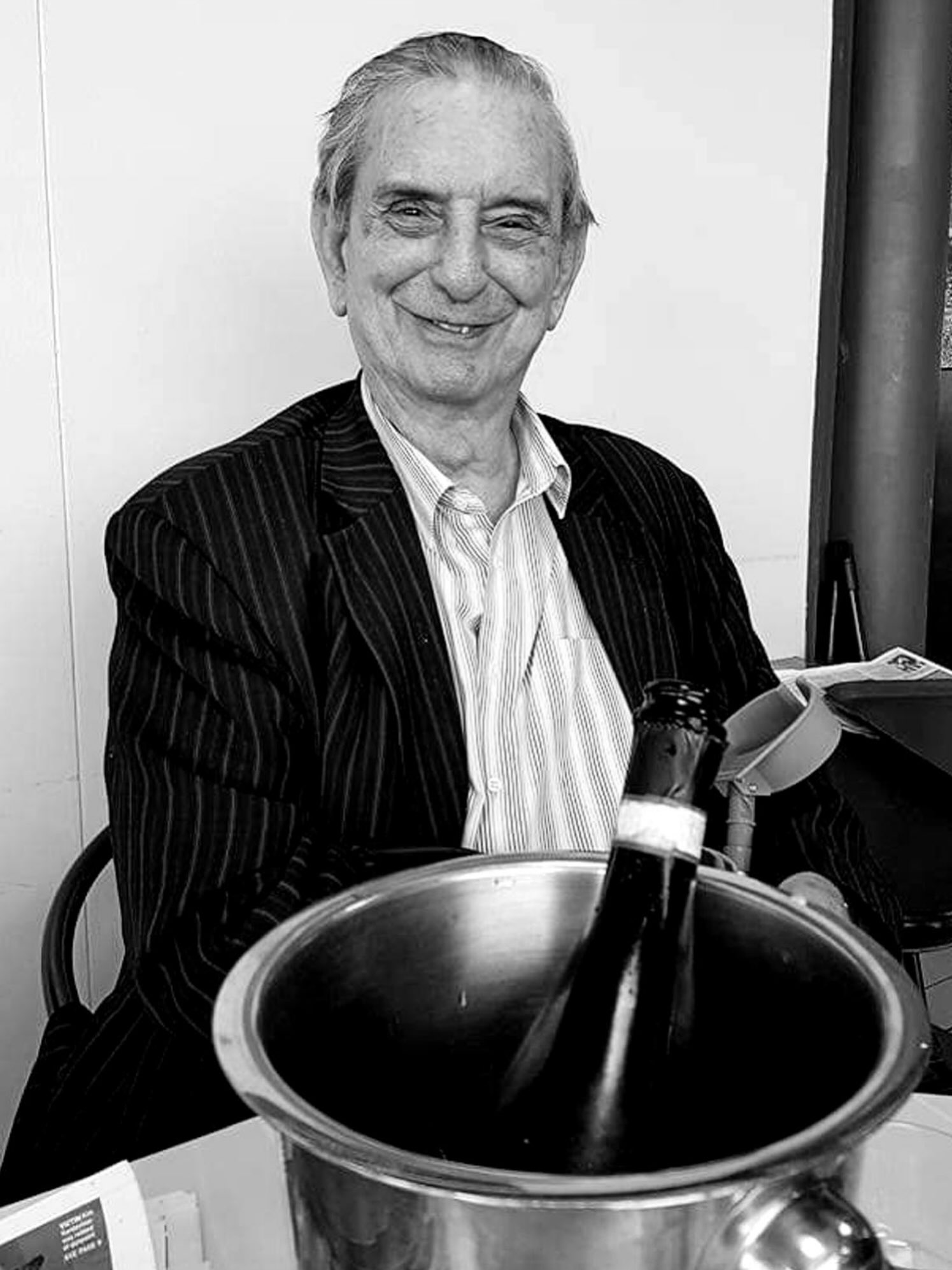 Remembering my dear mate Frank Glanville who died 4 years ago today.
A gentleman.
Love, Sonny Jim ❤️