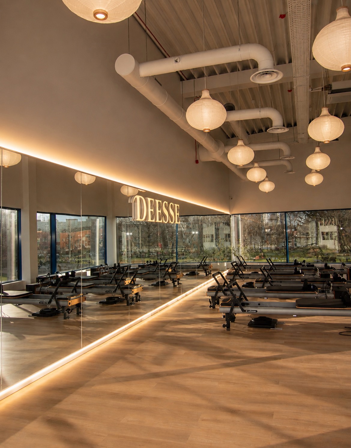 ✨ Rendi endale sobiv saal DEESSE Stuudios!
Olgu selleks treening, pildistamine, workshop, proov või üritus – meil on selleks ideaalne ruum. 🤍
🌿 EDEN (100 m²)
• 9 reformerit
• Sobib Reformer Pilatese ja wellness-ürituste jaoks
💰 Alates 49€/h
🖤 HELL (70 m²)
• Eemaldatavad postid ja tume stiilne interjöör
• Ideaalne tantsimiseks, workshop’ideks, proovideks ja üritusteks
💰 Alates 12,3€/h
🤍 HEAVEN (80 m²)
• 12 professionaalset posti
• Sobib postitantsuks, üritusteks ja fotosessioonideks
💰 Alates 12,3€/h
✨ Kõikides saalides:
• LED-valgustusega peegelsein
• Konditsioneerid
• Helisüsteemid
• Riietusruumid ja dušid
• Tasuta parkimine
• Võtmevaba sissepääs 24/7
Broneeri profiilis oleva lingi kaudu. 🤍
⸻
✨ Выберите зал, который идеально подойдет именно вам!
Тренировка, фотосессия, мастер-класс, репетиция или мероприятие — в DEESSE Studio есть пространство для любой идеи. 🤍
🌿 EDEN (100 м²)
• 9 реформеров
• Для Reformer Pilates и wellness-мероприятий
💰 От 49€/час
🖤 HELL (70 м²)
• Съемные пилоны и стильный темный интерьер
• Для танцев, мастер-классов, репетиций и мероприятий
💰 От 12,3€/час
🤍 HEAVEN (80 м²)
• 12 профессиональных пилонов
• Для Pole Dance, празднований и съемок
💰 От 12,3€/час
✨ Во всех залах:
• зеркала с LED-подсветкой
• кондиционеры
• музыкальная система
• раздевалки и душевые
• бесплатная парковка
• бесконтактный доступ 24/7
Забронировать зал можно по ссылке в профиле. 🤍