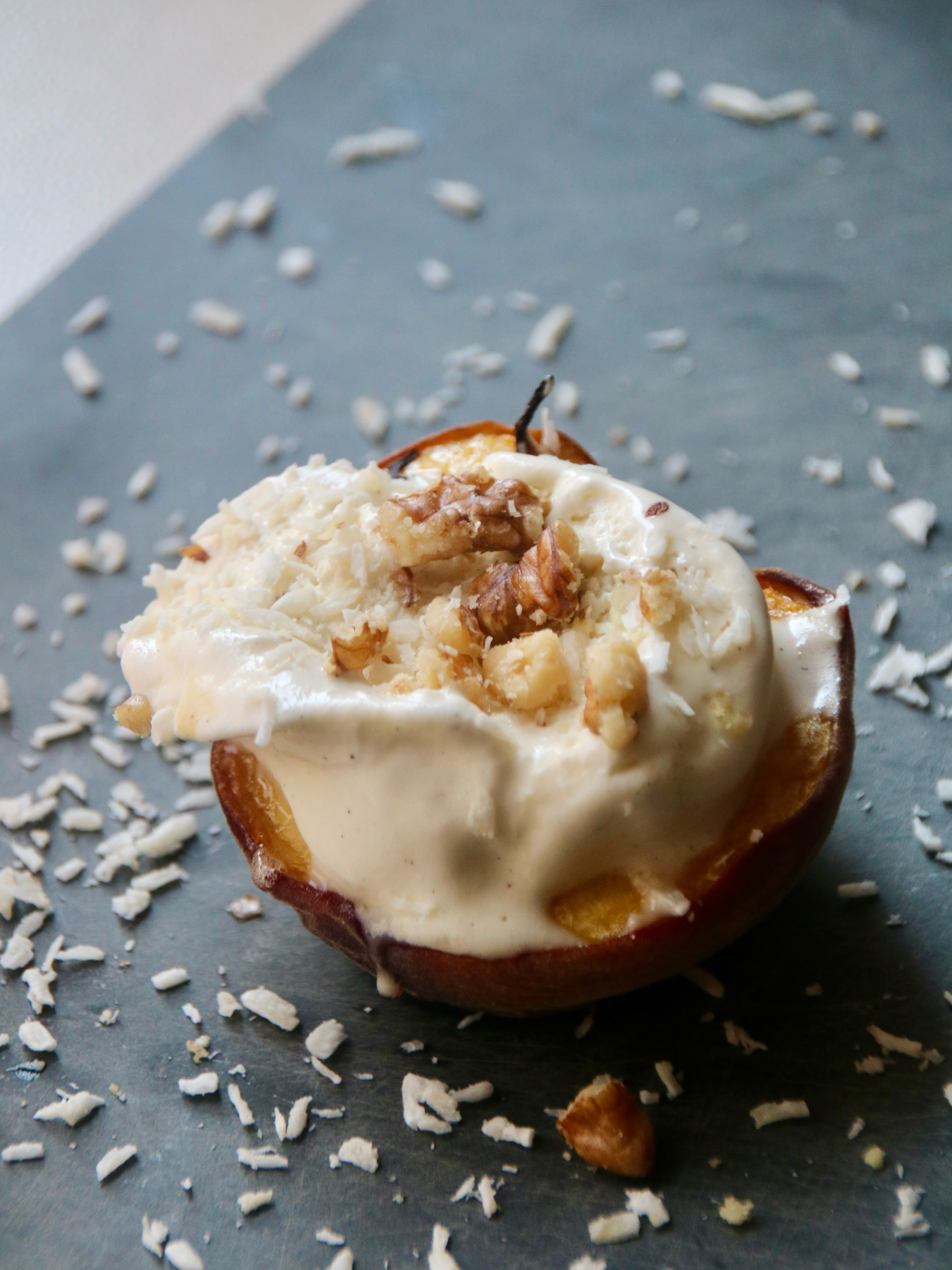 Late summer on a plate: baked peaches with vanilla ice cream & walnut crunch 🍑🍦
Warm meets cold, soft meets crunchy – ready in 25 minutes, serves 2. Works in the oven or air fryer. Save it for your next dessert night!
Recipe link in bio. / ad
Manuka honey: Artgerecht – code FLEXITARIANS10 for 10% off
#bakedpeaches #airfryerpeaches #peachrecipe #easydessert #foodforflexitarians