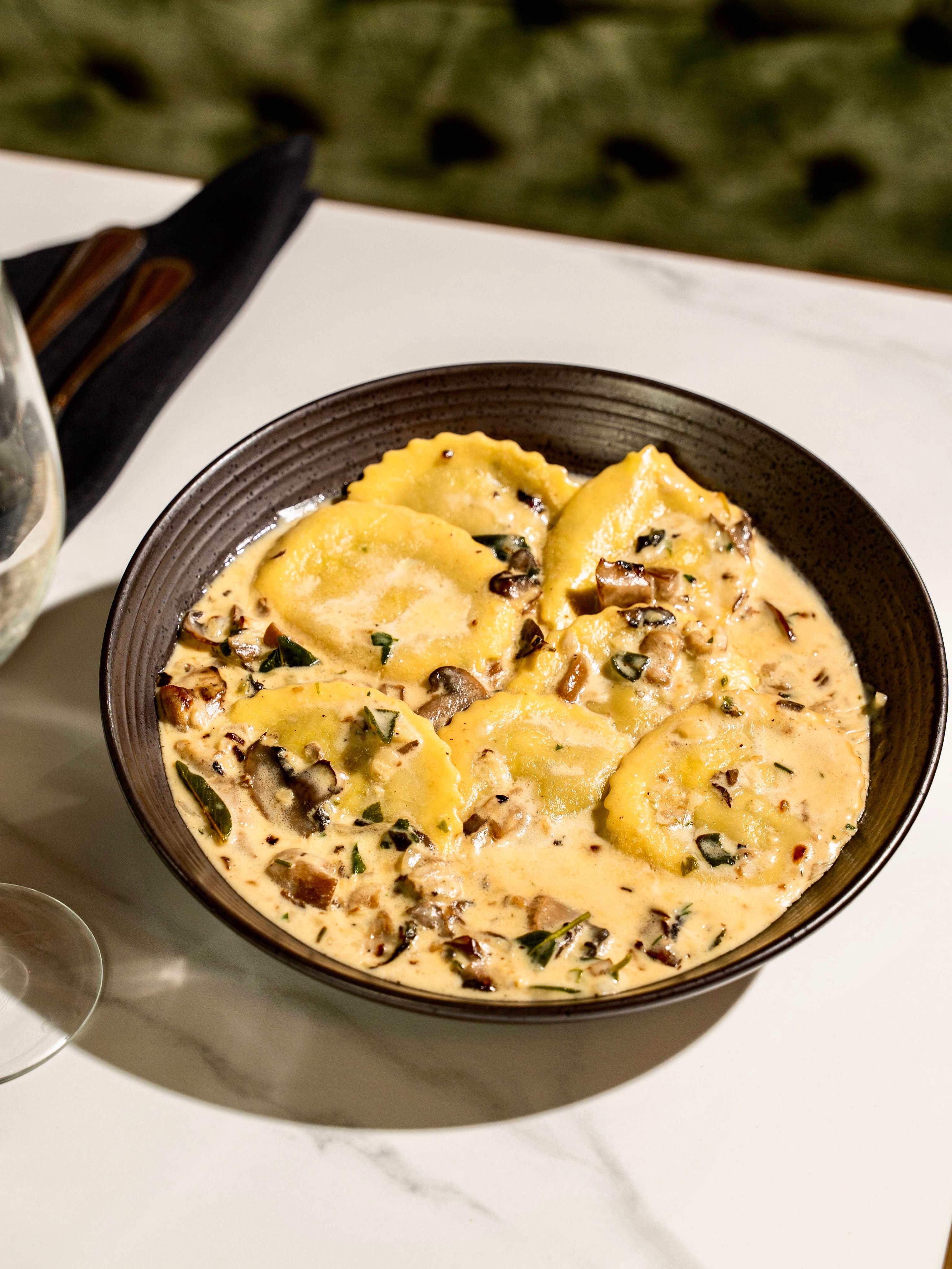 A Trenta cult classic 🇮🇹 Ravioli ai Funghi
Wild mushroom ravioli, brown butter and sage sauce with porcini mushroom and shallot. Only the highest quality, imported ingredients 🤝🏻
⚠️ highly addictive
#eatlocal #import #pasta #italy #ocfoodie