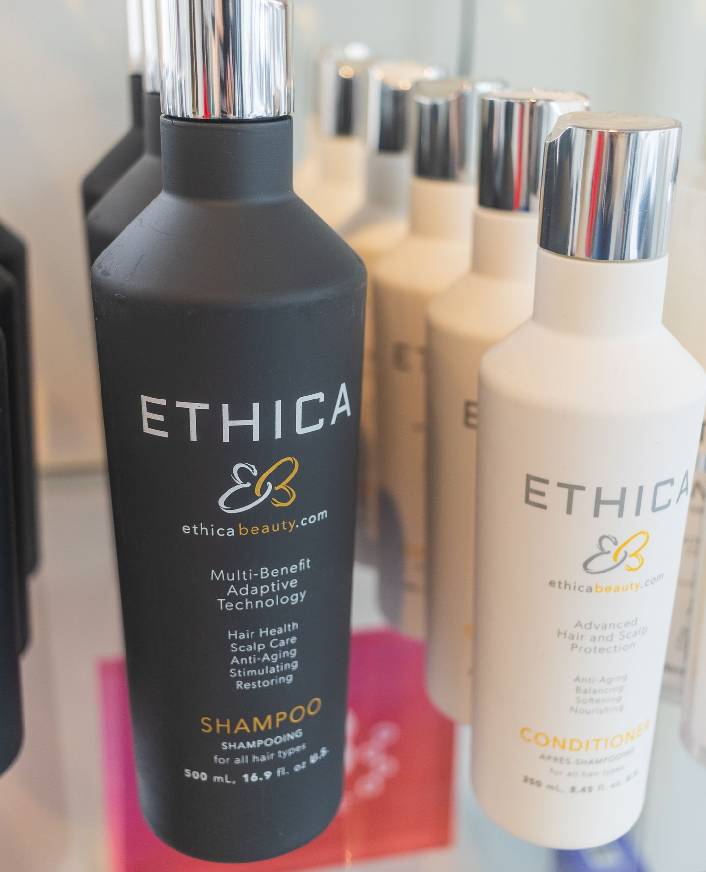 Your hair needs change with the seasons, and your routine can too 🍂
As we head into fall, it might be time to swap in a little more hydration, repair, or protection to keep your hair looking and feeling its best.
Come shop our hair care favourites and let us help you find what your routine is missing!
We 🤍 Hair
#BurnabyBC #BurnabyHairSalon #Burnaby #VancouverHairSalon #HairInspo #HairStylists #Joico #KevinMurphy #HairExtensions #BrentwoodMall #TheAmazingBrentwood #BrentwoodBurnaby #selflove #selfcare