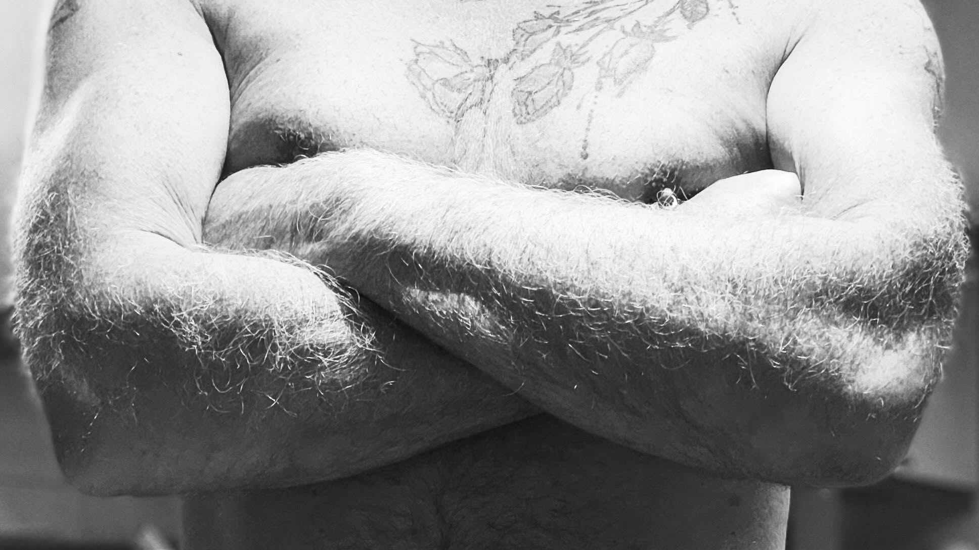 Midweek flex 💪 (felt cute, may delete later 😝) #happyhumpday #gayfitover50 #blackandwhitephotography #indieauthor #gaybookstagram