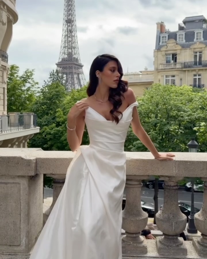 Timeless femininity and modern glamour ✨
BORDEAUX from @janehillbridal at @bridalbeginning
📲Appointments available at the link in our bio 🫶🏼
Cleans lines that create an elongated figure and a truly gorgeous silhouette 💕
BORDEAUX from @janehillbridal at @bridalbeginning
📲Appointments available at the link in our bio 🫶🏼
Off the shoulder straps & structured bodice 💖
BORDEAUX from @janehillbridal at @bridalbeginning
📲Appointments available at the link in our bio 🫶🏼
Contemporary bridal glamour ✨
BORDEAUX from @janehillbridal at @bridalbeginning
📲Appointments available at the link in our bio 🫶🏼
Crafted with intention and finished with elegance. 💖
BORDEAUX from @janehillbridal at @bridalbeginning
📲Appointments available at the link in our bio 🫶🏼
BORDEAUX from @janehillbridal at @bridalbeginning
📲Appointments available at the link in our bio 🫶🏼