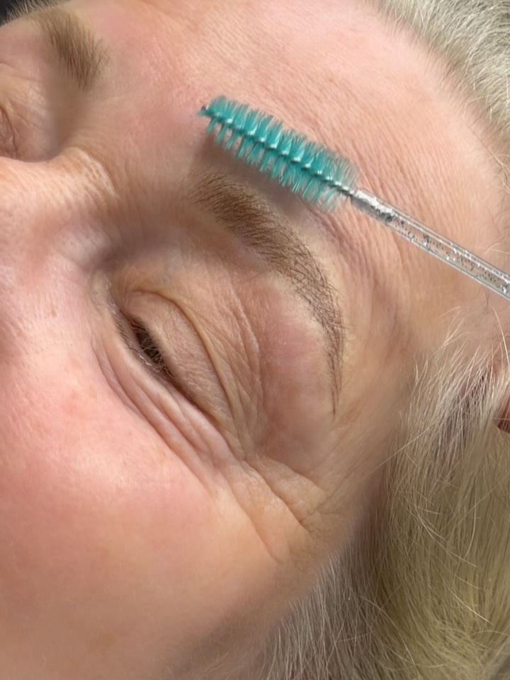 This beautiful naturally fluffy result ✨
SWIPE to see BEFORE 👈
Combination brow 🙌