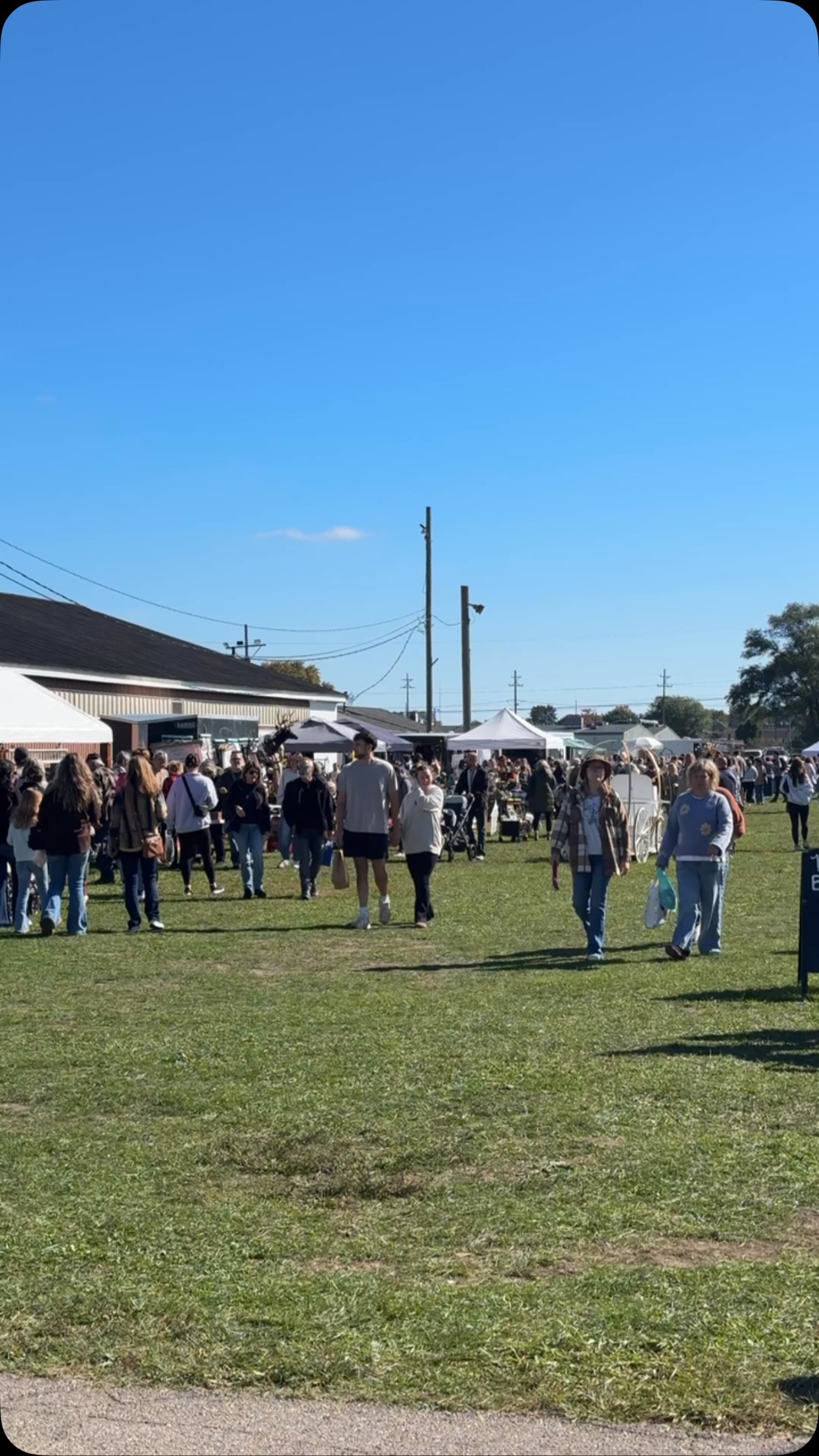 Looking for somewhere to lunch today?
We’ve got something for everyone here at Farmgirl Flea!
Stop by for lunch and stay for the great shopping until 4pm!