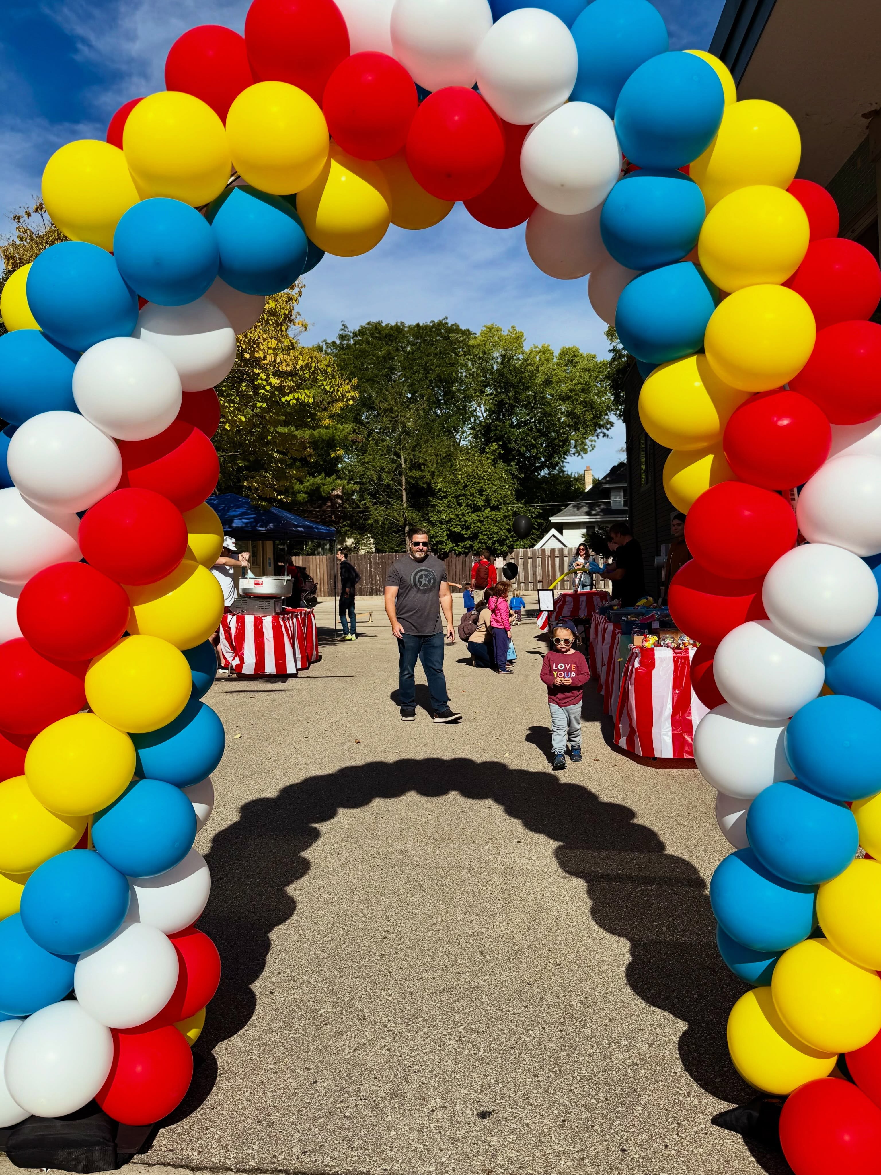 ✨ Carnival Fun at the Monroe St. Festival! ✨
@monroestreetmadison
A huge thank you to @thealvaradogroup for letting us host in their parking lot – we couldn’t have done it without your support! 💛
We had such a sunny, lovely day filled with cotton candy, balloon art, face painting, popcorn, games, and prizes 🎨🍿🍬. It was all about bringing families together for fun, laughter, and memories.
Thank you to everyone who stopped by, played games, and hung out with us – you made it extra special! 🌞 And of course, endless thanks to our amazing team for bringing the joy and energy that made this event unforgettable. 💪💖
Until next time… 🎡🥳 #MonroeStFestival #FamilyFun #CreandoCommunity