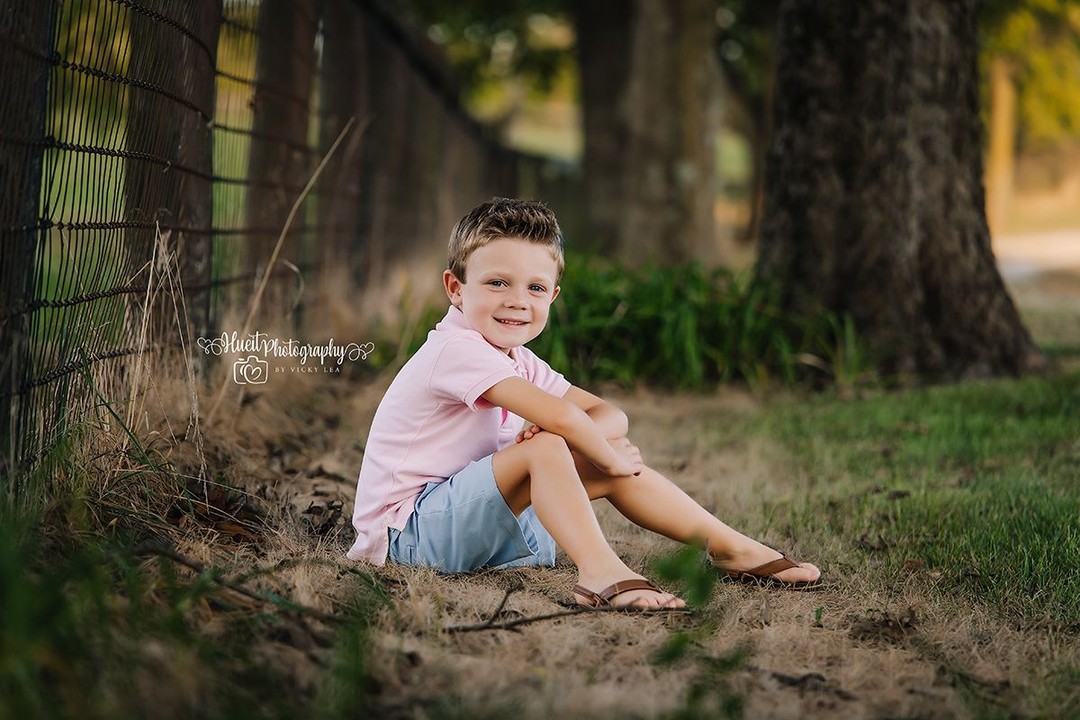 The summer nights are getting shorter, and fall evenings are almost here! 🍂 A new Fall Minis date is now available: set your alarms so you can grab your session! https://www.hueitphotography.com/blackfriday