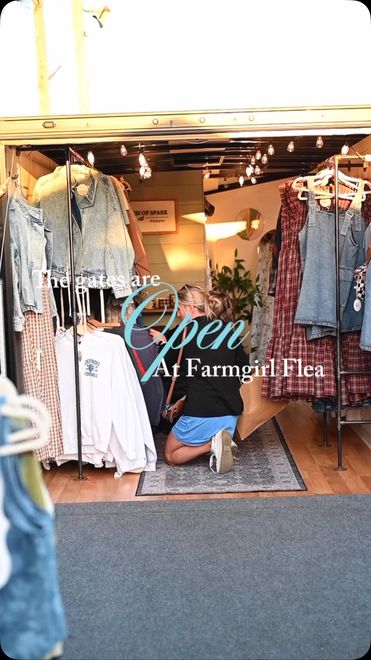 It’s shaping up to be another record breaking day here at the flea!
Bring the family or your friends, or both, for food, fun, and great finds!
Admission is $7 today and we’re open from 9am-4pm!
See you soon!
#grandrapidsevents #market #vintage #handmade #antiques