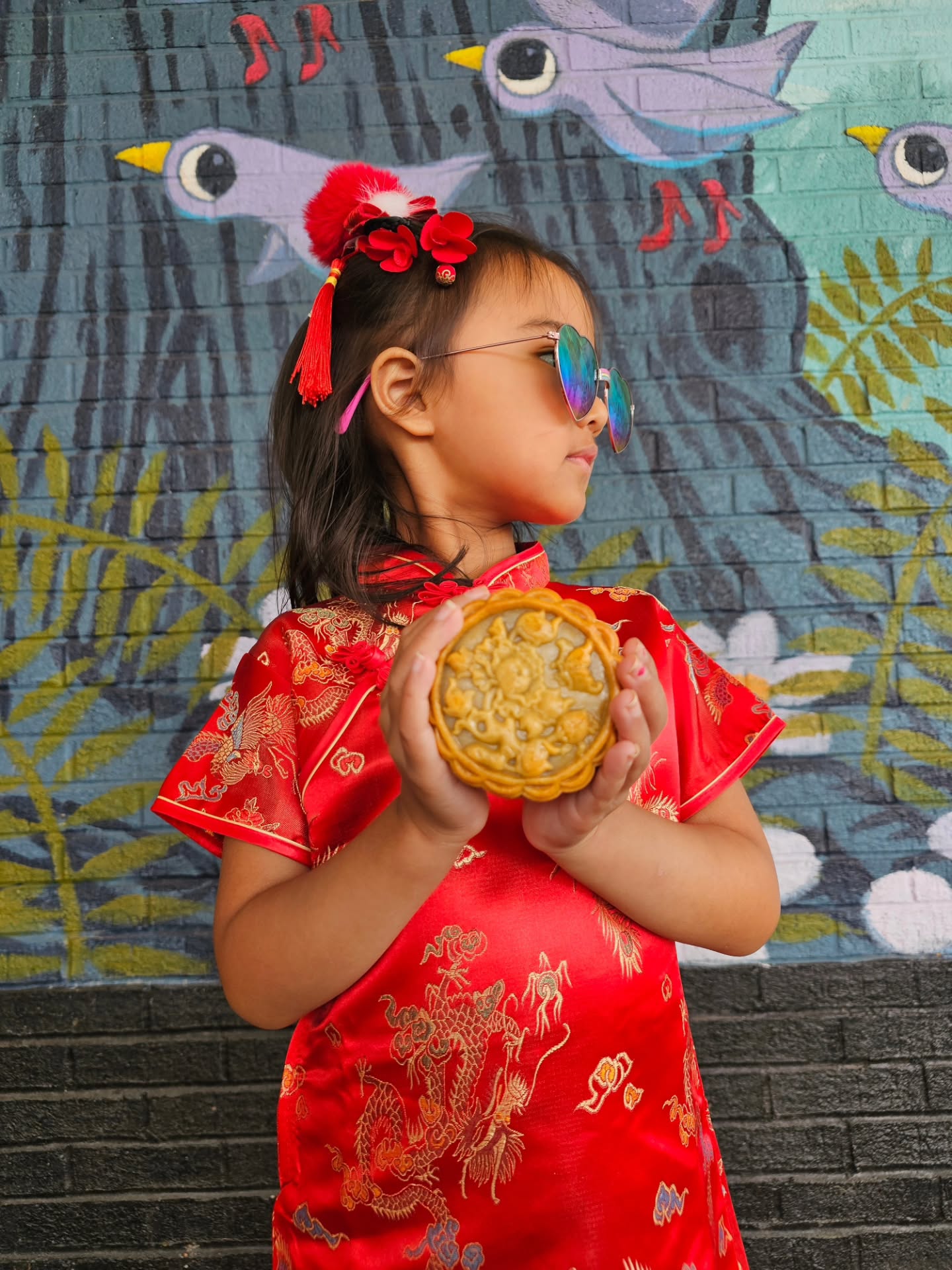 Happy Moon Festival to everyone. Wishing you and your loved ones good fortune and happiness. 🥮
DMVers! If you're looking for some incredibly tasty mooncakes, check out @cakesbyhappyeaterybakery . A small loval bakery in Manassas who makes their mooncakes fresh! They only have them for a limited time.
They have some great flavors like green tea, black sesame, pineapple and more.
Side note... Atlas is too full of attitude. I either did something seriously wrong or something seriously right with her. Time will only tell 😂🩷
.
.
.
#mooncakes #moonfestival #dmvbakery #AtlasTakesOnTheWorld #crazychewygood