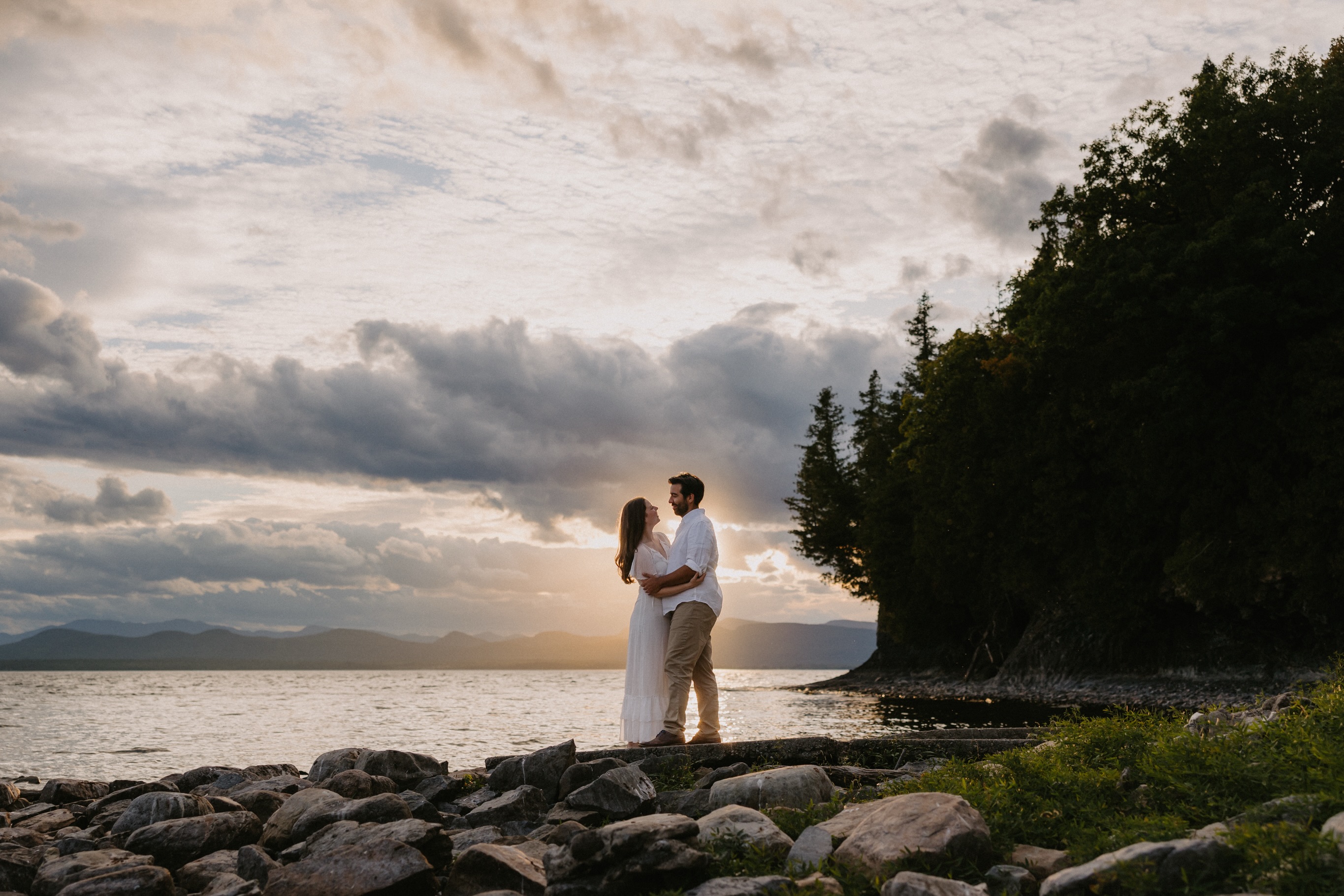 Happy wedding day Carrington & Ali! So excited to celebrate with these two today at the @vermontweddingbarn 💞
Also looking forward to working with the talented @fjall_foto ✨