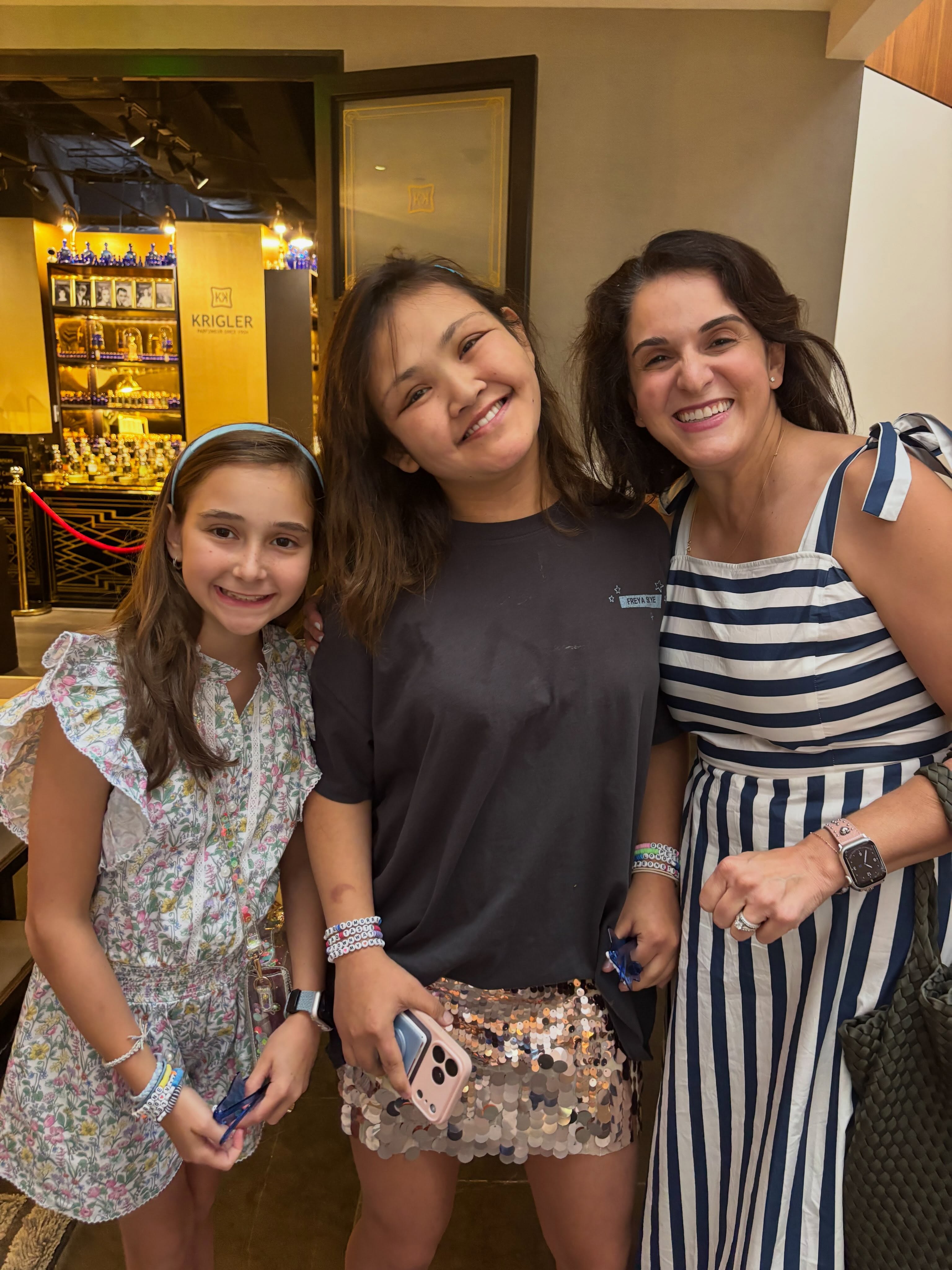 Things you do for ur kids.. flying to Houston.. meeting her doc.. make new friends… waiting in the hot weather for 8 hrs to watch a 17 years old artist to perform for an hr… #freyaskyehq #freyaskye