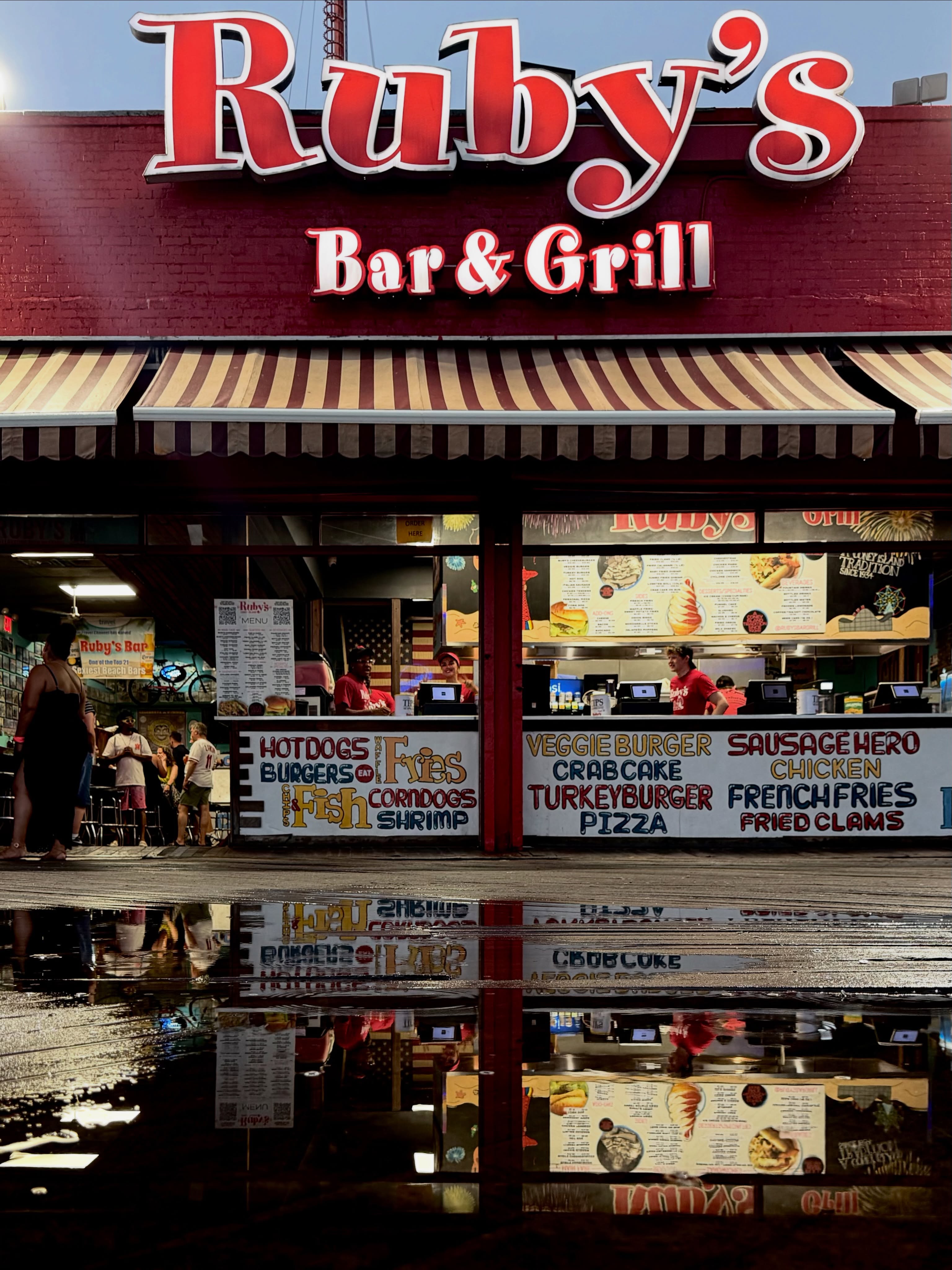 Well… looks like Mother Nature had other plans for us this weekend. Rubys will be closed again tomorrow, Sunday the 27th due to inclement weather. 🌧️
This weekend may be a complete wash, but the boardwalk will be waiting when the sunshine returns.
With only a few weeks left of the 2026 season, let’s make every Ruby’s day count!!
#RubysBarAndGrill #ConeyIsland #BoardwalkLife