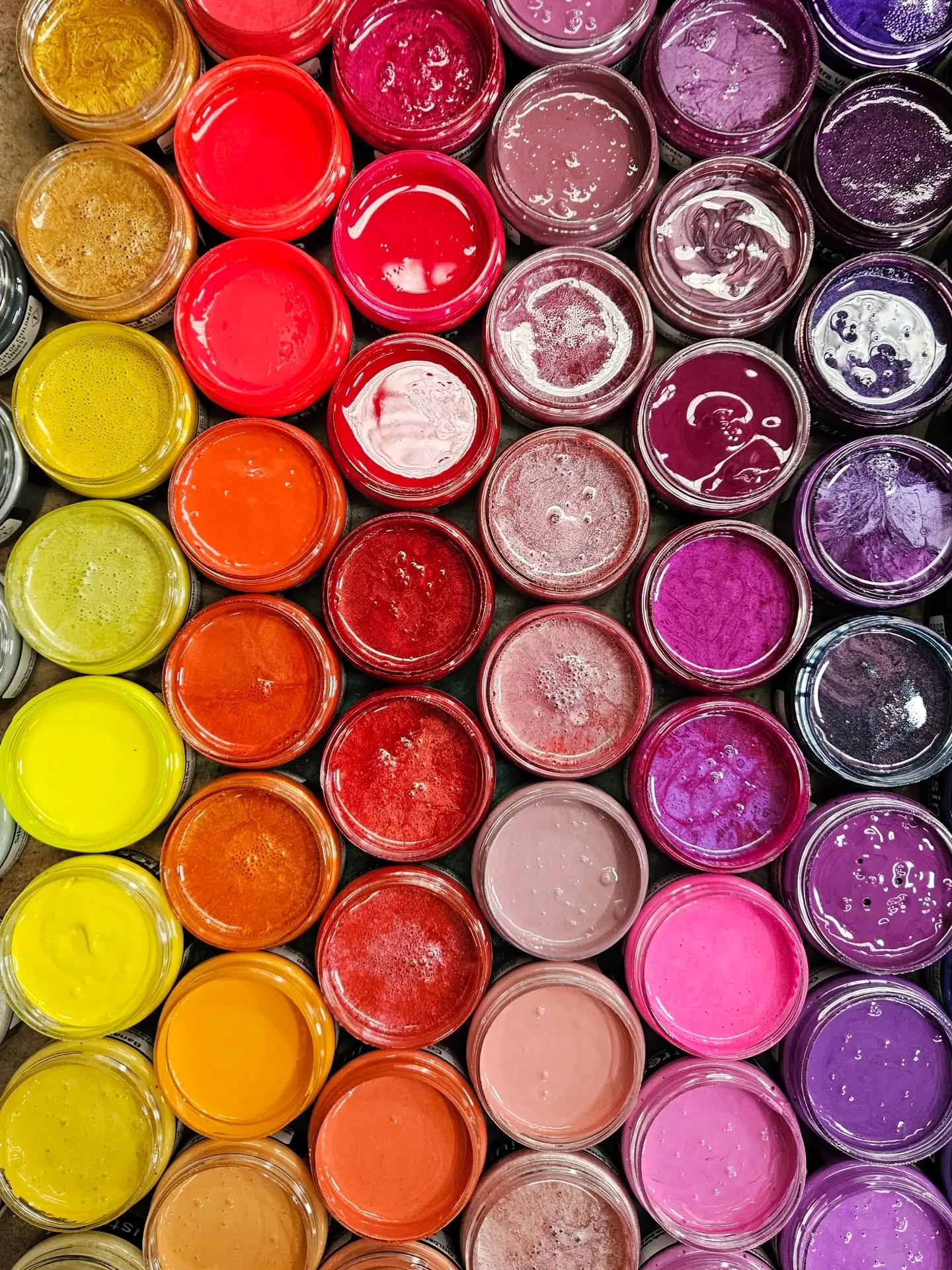 Okay, Creativesβ¦ you can only pick ONE ππ¨
Which shade is an absolute essential in your studio?
π Tangerine
π Sour Grape
π¬ Cotton Candy
π Lemon
π€ Carbon Black
π Midnight Violet
π©΅ Bora Bora
π Ocean Green
π©· Dusty Pink
πΏ Eucalyptus
π€ Satin White
Or is your must-have another shade from our 400+ colour range? π
π Drop your ONE essential Pigment below!
#JustResin #ResinArt #ResinPigments #EpoxyResin #ResinArtist CreateWithJR