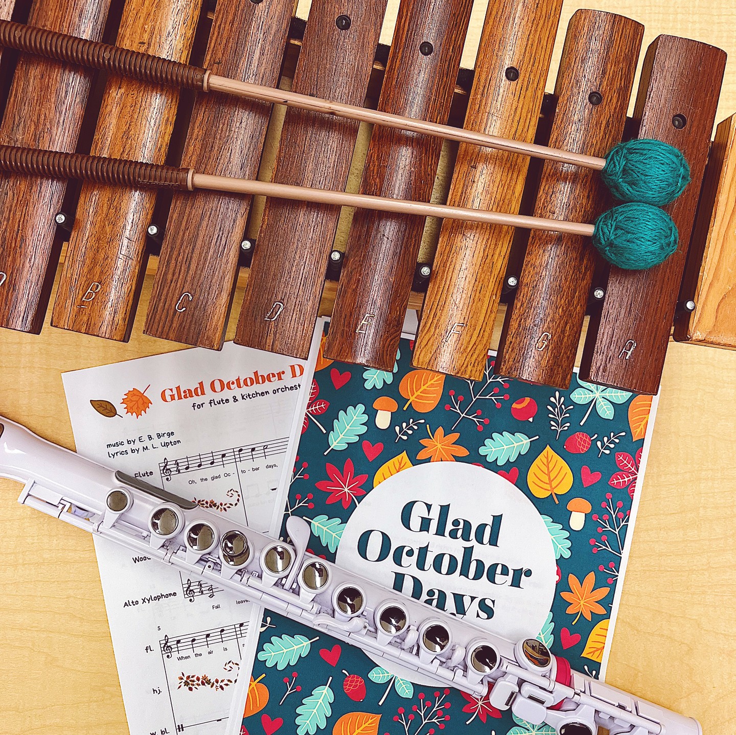 π October is almost here! πΆ
Which means itβs time to pull out one of my favourite ways to make music together β the Kitchen Orchestra!
Glad October Days brings the flute together with everyday sounds, body percussion, and/or classroom percussion to create an ensemble where everyone can find a way to join in. π
Inspired by my Orff training, the Kitchen Orchestra series is all about learning through listening, language, echo, movement, and play β and making ensemble music a little more accessible and a little more βout of the box.β ππΆ
So if youβre starting to dream up your October lessons, Glad October Days is ready for you! π Grab the instant download in the FlutePlay Shop and start making music!
Whatβs making its way into your October plans? πΆ
