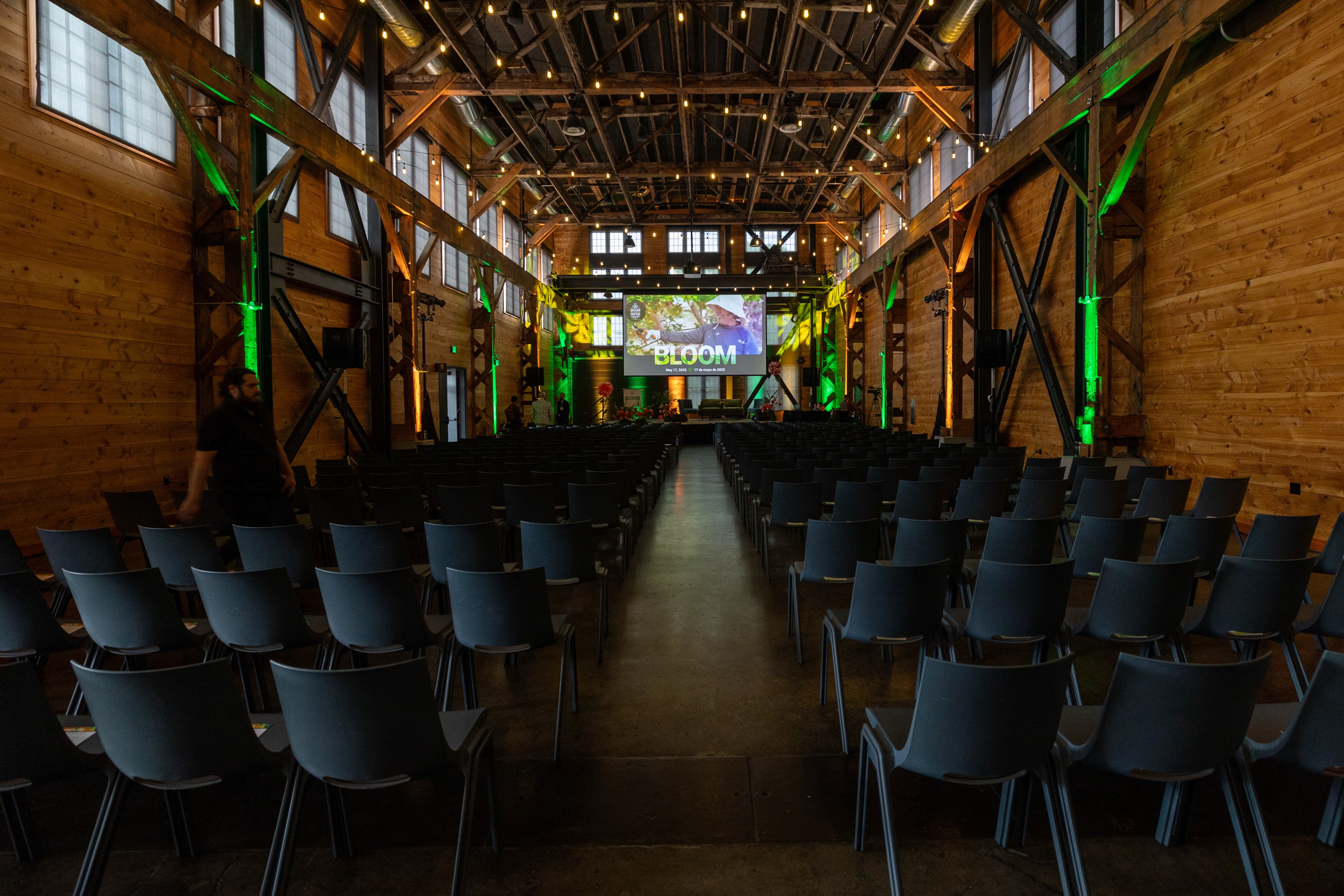 Throwback to @oregonfoodbank Bloom event in 2024! Theater seating plus a whole outdoor plaza event for a full venue activation. This night was unforgettable (we had to post about it again 🤪) thanks to all the vendors and Oregon Food Bank for hosting at The Redd!
Photos by:@jvaldezphotography
Event production: @fundraisingeventco
Florals: @darling_dahlia_floral
Food: @kitchen_killa
AV: @theavdepartment
Venue: @reddonsalmon
Drag Queen: @poisonwaters
Photobooth: @alegriaphotobooth
Prints: @we_are_morel_ink
Fundraising: @greatergiving
Tent: @lbitents
Rentals: @is_events
Rentals: @lilyandcane
@syncwords
@passportptlworld