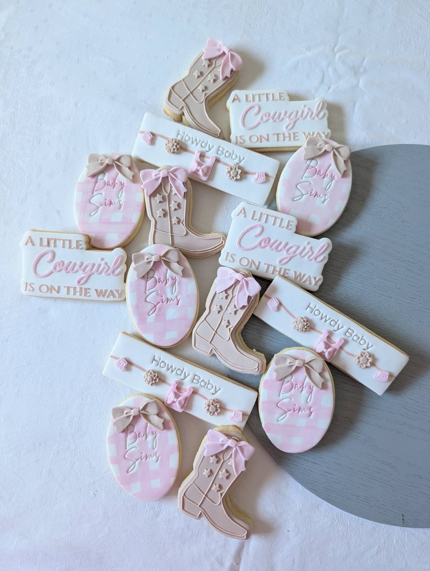 BABY SHOWER | A new cookie theme set has come together so beautifully for one of my lovely customers🎀💕
@katelynnelizabeth_x sent through her sisters invitation & left the magic for me to create her custom sugar cookies🥰🍪
Thank you for choosing to BAKE & CREATE with me again✨
#alittlecowgirlisontheway #babyshower #babyshowertheme #sugarcookiesofinstagram #babyshowercookies