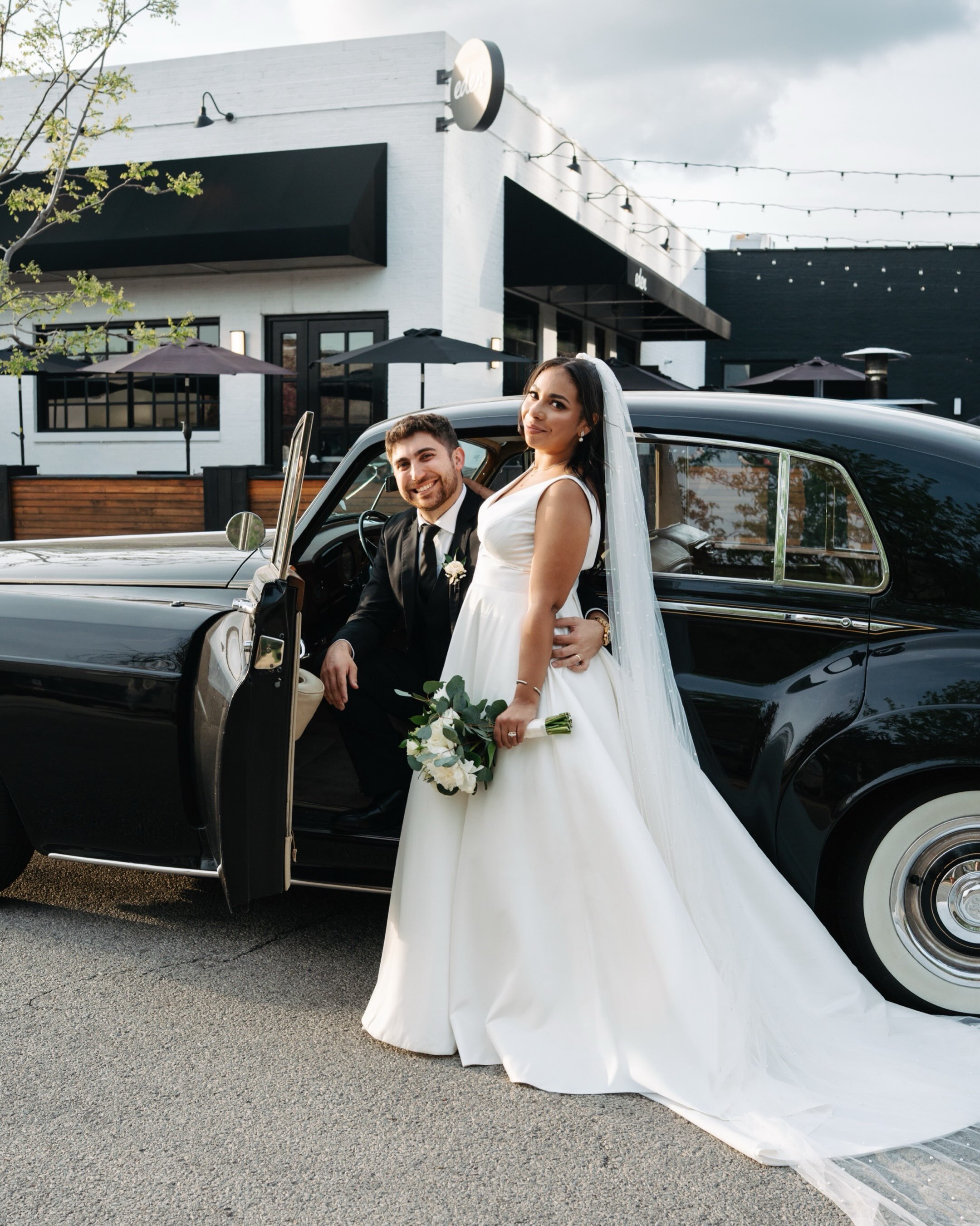 For the look you’ll still love in every photo years from now. ✨
Book your bridal hair & makeup with Pin Me Up Chicago!
Hair: @pinmeupchicago
Makeup: @pinmeupchicago LIZ
Venue: @sarabandechicago
Planning: @events.foreverandalways
Photography: @sydandthecityphotography
Florals: @westgateflowers
Catering: @paramountevents
DJ: @stylemattersdjs
Dress: @jennyyoonyc