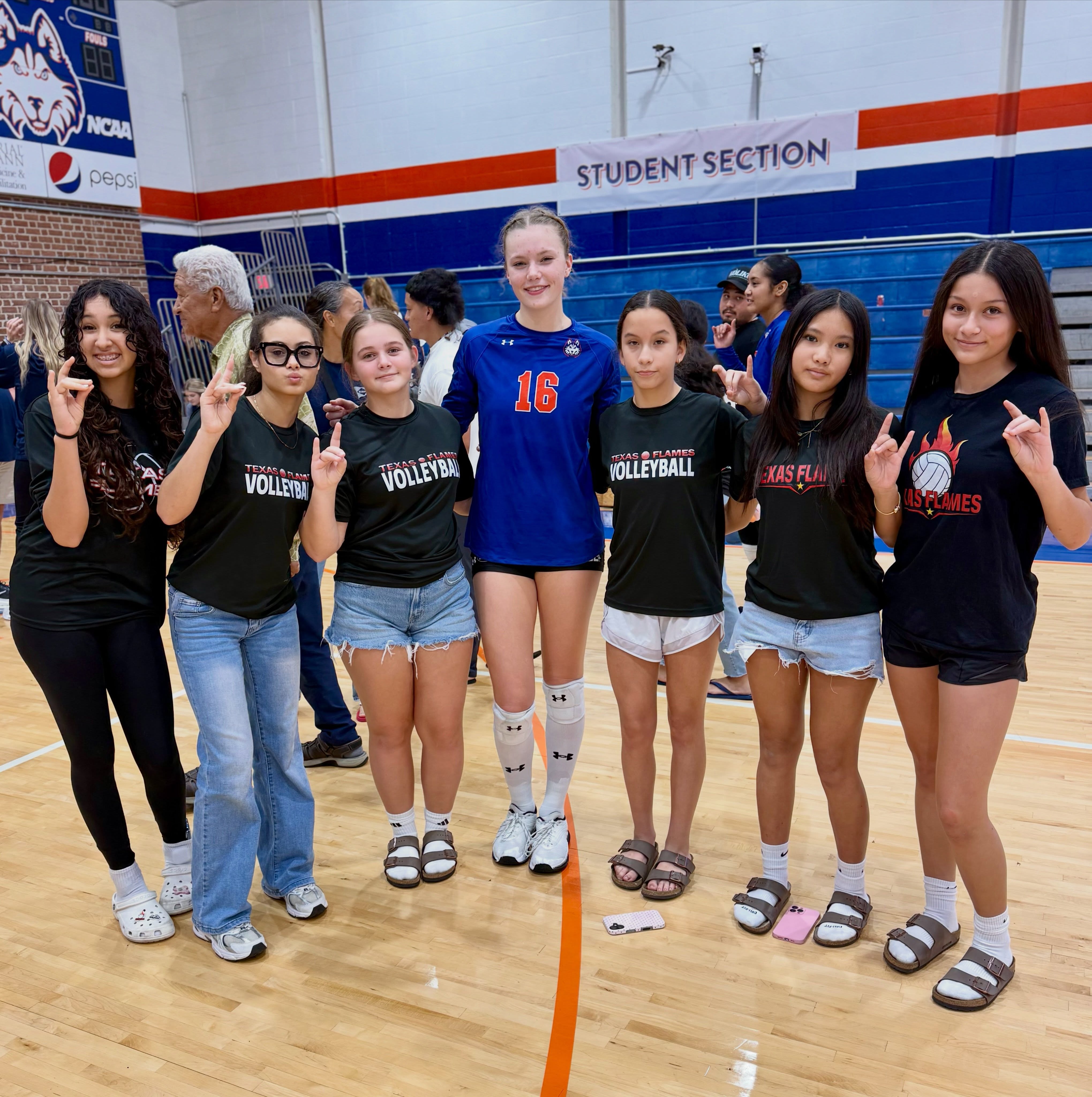 ❤️🔥 @texas.flames.14u.national had the opportunity to watch their club coach play before the season starts! 🔥 Coach Joya did amazing!! #volleyballcoach #volleyballteam #collegevolleyball #killinit #onfire @hcuvolleyball