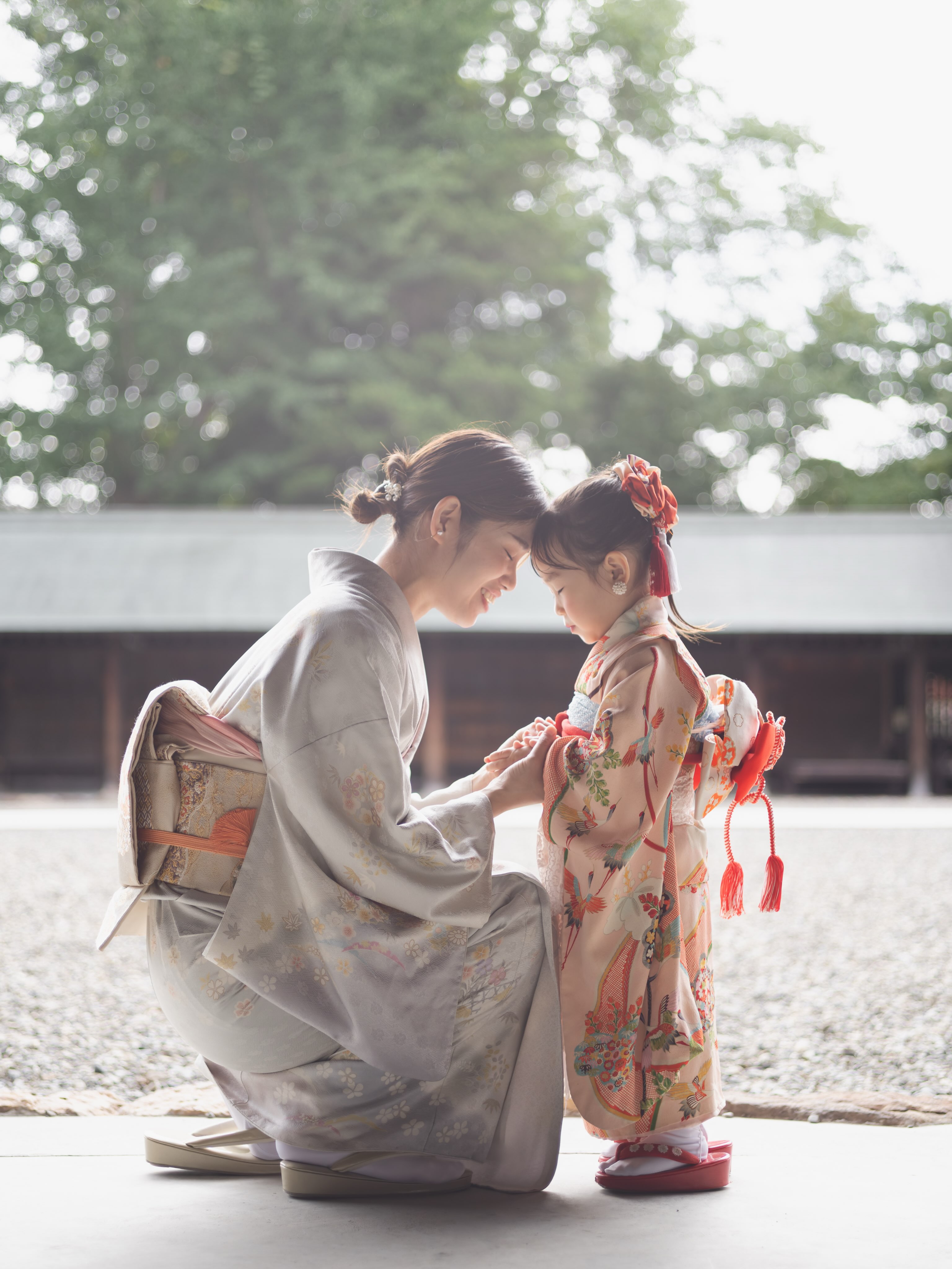 3歳七五三ロケーションフォト⛩️🌳✨
-護国神社ポプラプラン-
護国神社は琴似神社と円山公園とはまた違った雰囲気のお写真が撮れるのでおすすめです✨
色々な撮影スポットがあり、ご祈祷シーンも撮影可能なのでお客様から人気のある神社となっております!!
キャンセル待ち又は、11月中旬の平日ですとわずかに空きがございますので、ご予約お待ちしております✨
Photo Shingo Nozaki
#スタジオノッタ
#studionotta
#七五三
#七五三ロケーションフォト
#護国神社