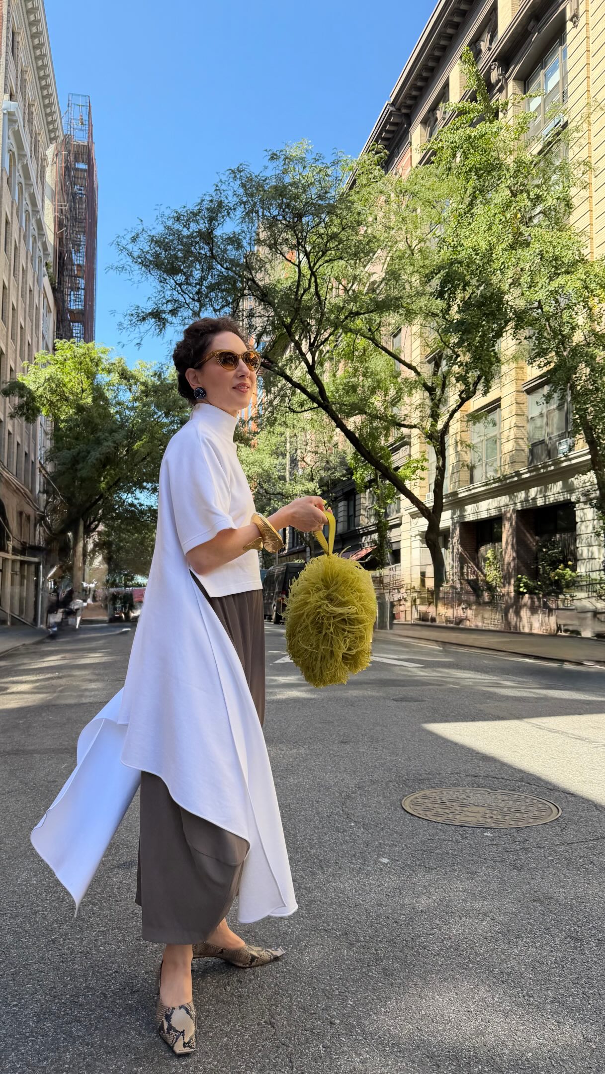 In my twenties, I saved up for my luxury items and then filled out my outfit with more affordable pieces. Nothing has changed. I do the same thing now.
An AlaĆÆa top and my Carla Rockmore for QVC pants? Absolutely. If the silhouette works, wear the thing.
And the hair had to go up. I was starting to look like a groundhog peeking out of its hole.
Top: @maisonalaia
Pants: Carla Rockmore @qvc
Earrings: @silviafurmanovich
Cuff: Vintage @roberto_cavalli
Pumps: @khaite
Bag: @ferragamo
#OOTD #HighLowFashion #NYC #StyleTips