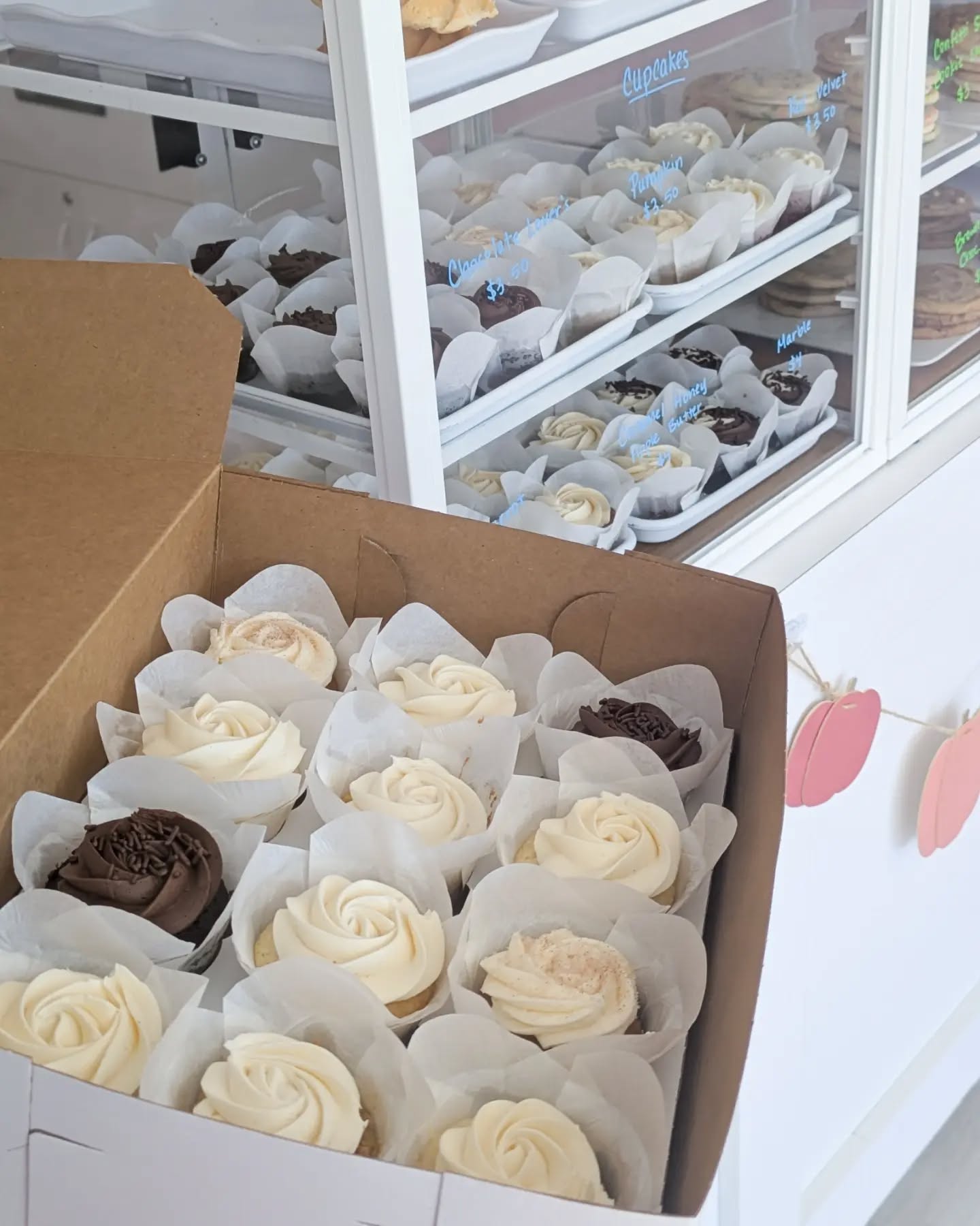 It's a good day for cupcakes! π§π
Come see us today, we're open 11 to 5 β¨