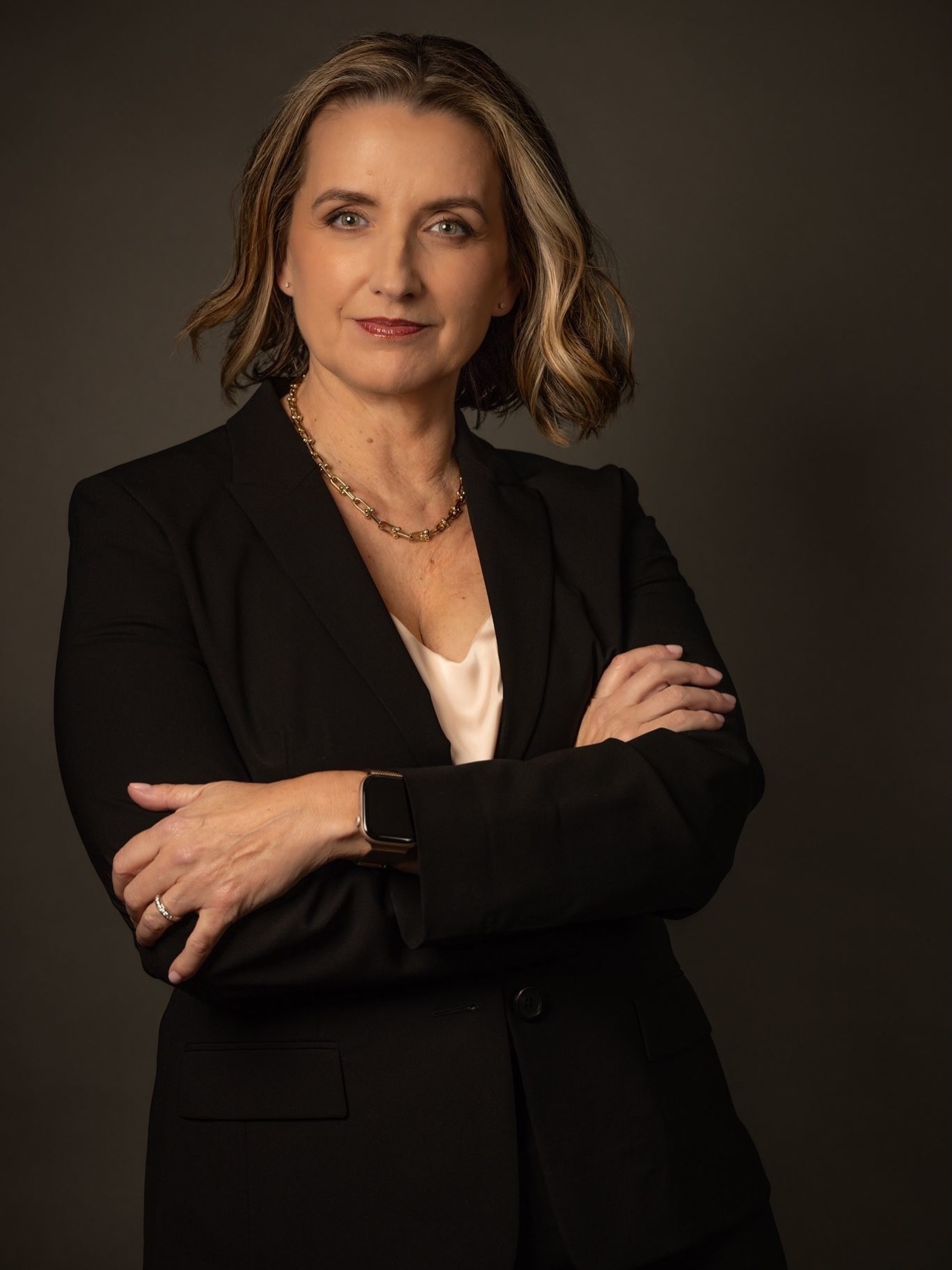 Professional. Confident. Approachable. Magnetic.
Exactly the qualities you want from someone helping you find your next home.
This portrait with Victoria Realtor Sarah Lamb was all about capturing that balance.
A great portrait isn’t just a headshot, it’s a first impression.
Before a client ever meets Sarah in person, they see this: someone who’s go it together, knows their stuff and is someone they can talk to and trust.
Whatever business you’re, your image is more often than not the first impression potential clients have of you.
Let’s make it count. Reach out to learn more or visit my website at www.lindamackie.ca
*
*
*
*
*
#personalbrandphotography #victoriabcphotographer #businessportrait #personalbranding #victoriabc realtors
@headshots.matter @westshorechamber @sarahlambrealtor @cowichanwomensnetwork @womenandwavesco