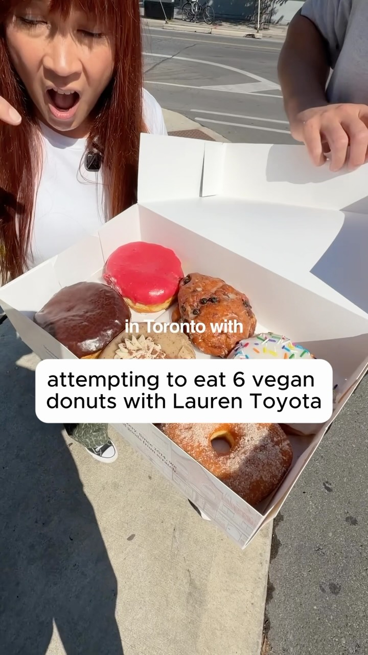 LAST CALL, Sprouties 🍩⏰
Your Plant Curious pop-up deal at Bloomers ends TOMORROW (Sept 30), so today and tomorrow are your last chances to use it:
🍩 Buy one donut, get one FREE
☕ Or grab a 12 oz coffee or matcha and get a FREE donut
Tag the person you’re going with and go get your donuts before it’s gone 👇
📍 Bloomers, Toronto (valid at all five locations)
🔗 Join Plant Curious for all of the best plant-based deals in Toronto (link in bio)
P.S. The honeys BOGO ice cream on Plant Curious also ends tomorrow! So make sure to use them both 👀🌱🙌
#torontovegan #vegandonuts #torontoeats #torontovegans #torontobakery finding the best vegan food in Toronto