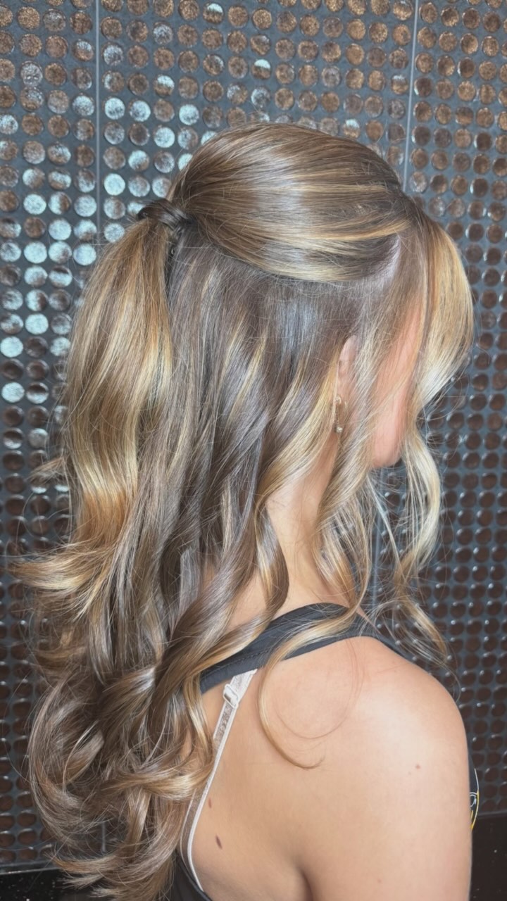 ππ» Homecoming glam done right! π€ A beautiful, effortless style made for a night to remember. Style by Dana D
