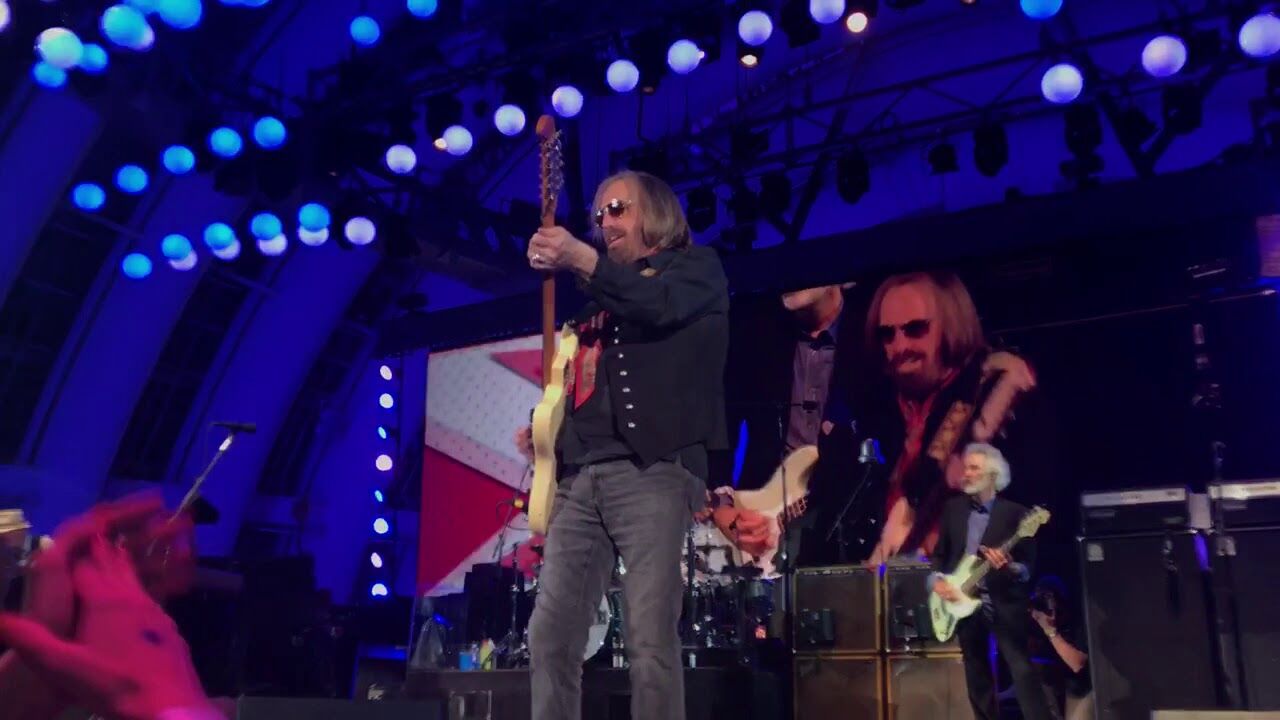 Nine years ago, Tom Petty and the Heartbreakers played in the Hollywood Bowl. It was Petty’s final show, ending with a performance of American Girl. #MusicIsLegend https://youtu.be/f4kmZpXGqlw?is=DjEskzzz9VOGTWey