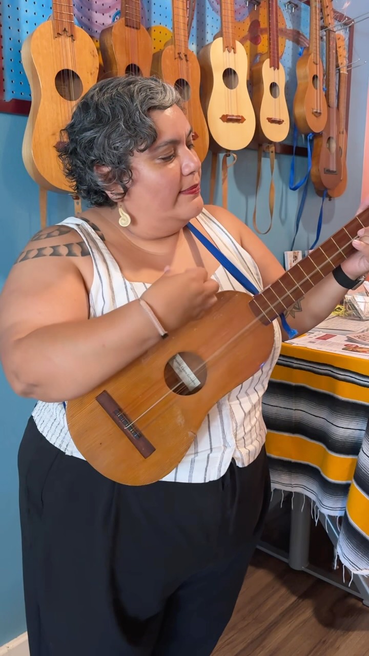 Want to learn the jarana? This workshop is the perfect place to start! Join Son Del Valle, Nature for All and Latino Outdoors on Friday, October 2, 6pm-9pm at Rudy Ortega Park!
#sonjarocho #jarana