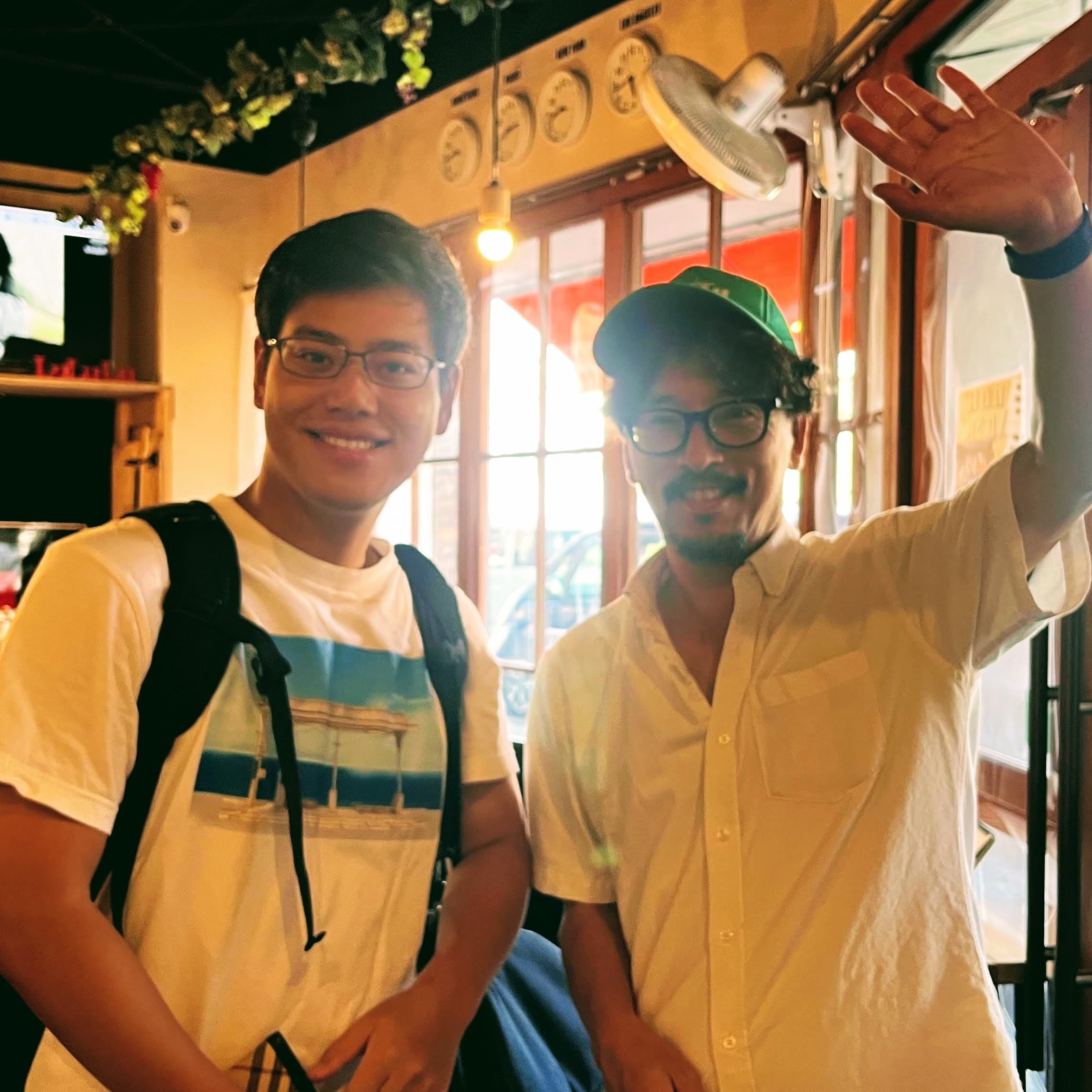 もう10回以上ルルルに泊まりに来てくれている常連ゲストの彼!🎓✨
実は高知大学に通う学生さんなんですが、単位をほぼ取り終えたとのことで「アパートを引き払って、週1回の授業のために福岡の実家から高知へ通う!」という決断をすることに!笑
そんなわけでここ数ヶ月間、毎週のようにルルルを拠点にして通学してくれていました。
物静かな彼ですが、滞在中は毎回カレー夕食会にも顔を出してくれて、たくさんお話しできたのが良い思い出です🍛
卒業後は地元の公務員になって地元を盛り上げるのが夢だそう!彼ならきっと温かくて頼もしい公務員さんになるはず!✨
毎週当たり前のように会っていたので、もう通学が終わって会えなくなると思うとやっぱり寂しいですね〜。卒業しても、いつでも高知へ、そしてルルルへ「ただいま!」って遊びに来てね!夢に向かって頑張れ!!応援してます!👋✨
---
A very frequent guest who has stayed with us more than 10 times! 🎓✨
He is a student at Kochi University, and after finishing almost all his credits, he decided to give up his apartment and commute all the way from Fukuoka for his weekly class!
For the past few months, he stayed at LuLuLu almost every week as his base in Kochi.
He is a quiet guy, but he always joined our curry dinner gathering and shared lovely meals with us 🍛 His dream after graduation is to become a local public servant in his hometown!
We will miss seeing him every week, but we wish him all the best for his future! Come back to LuLuLu anytime! 👋✨
.
.
.
【Lululu Info】
🎸 生演奏 (Live Music): 17:30〜
🍛 カレー夕食交流会 (Free Curry): 18:00〜
🚃 アクセス: 路面電車「旭町一丁目」すぐ(中心部まで10分)
🏪 隣にコンビニあり!
【Lululu Info】
🎸 Live Music: 17:30〜
🍛 Curry Dinner: 18:00〜 (Free for guests!)
🚃 1 min from Tram Stop / 10 min to Downtown
🏪 Convenience store is right next door!
#高知 #高知観光 #高知一人旅 #ゲストハウス #高知宿 #交流を楽しめる宿 #高知市 #ルルル #高知大学 #リピーター #福岡から通学 #カレー夕食交流会 #Kochi #Shikoku #JapanTravel #Guesthouse #Ohenro #LiveMusic #TravelJapan #RepeatGuest