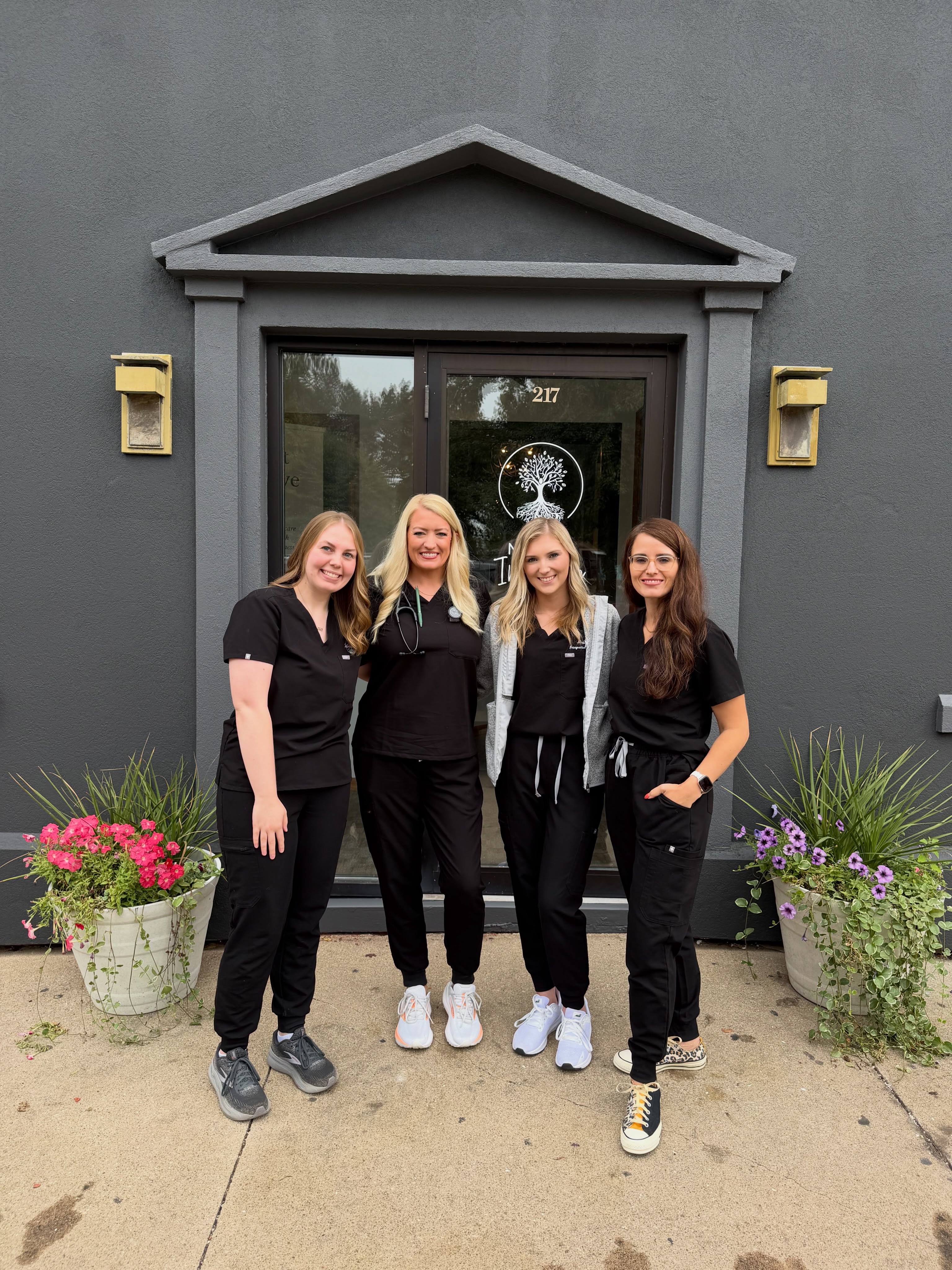 Meet the MIH team! 💙
Left to right —> Riley (Front Desk Office Assistant), Dana (Back Office & Skincare Tech), Kaylee (Back Office & Skincare Tech), & Jess (Owner & Nurse Practitioner).