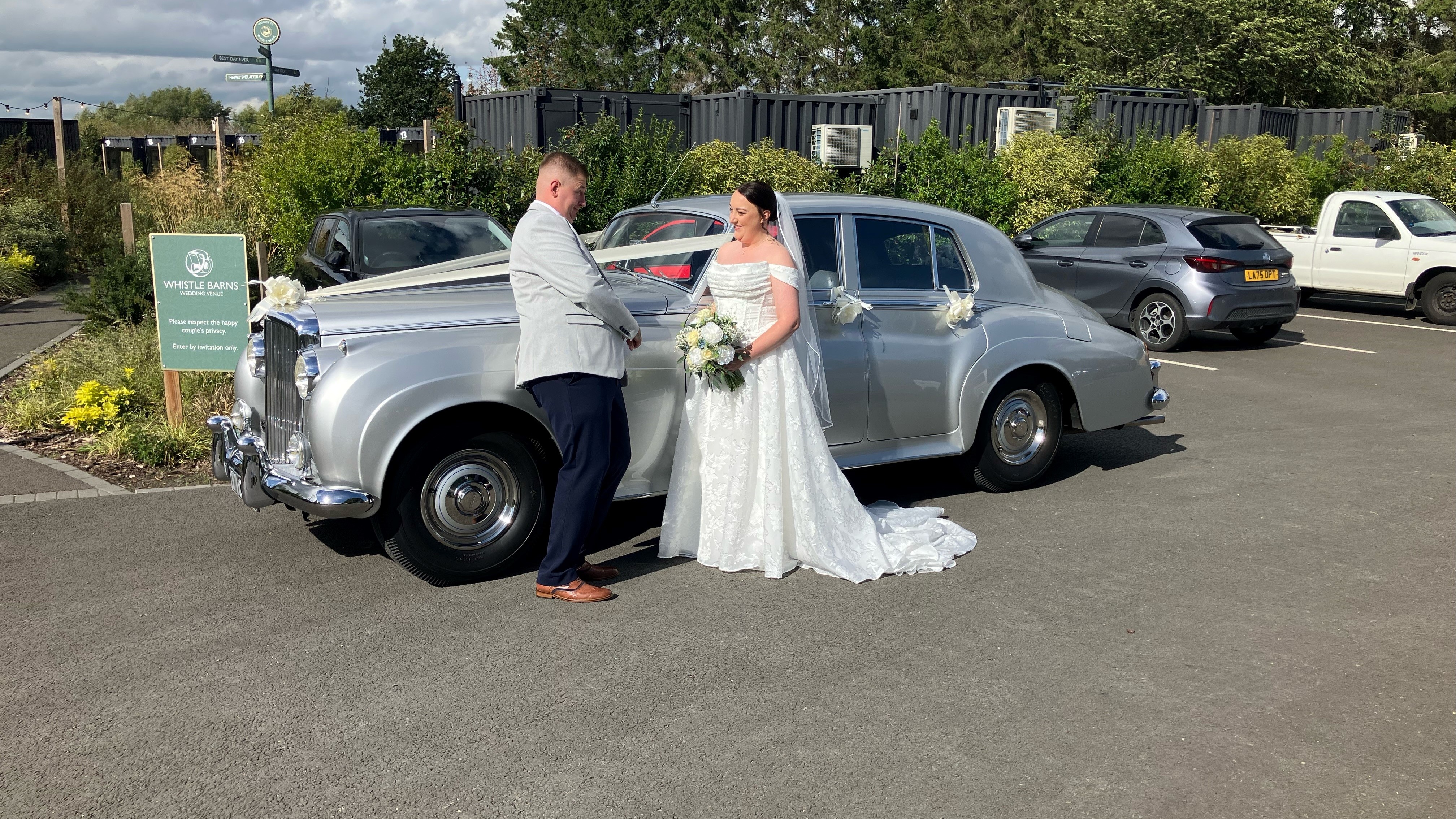 Here’s a nice wedding from last weekend. Kirstie & Dean at Whistle Barns, Heanor. Congratulations!
#lentonlimousines #whistlebarns