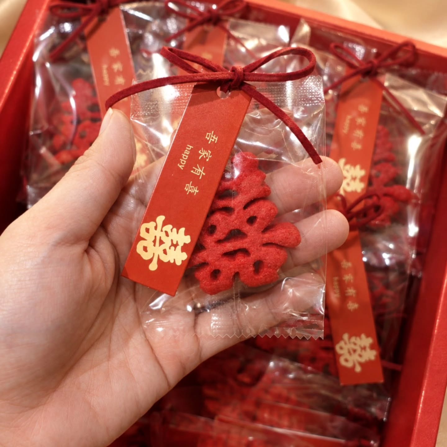❤️ A Little Sweetness, A Lifetime of Happiness 囍
Some traditions are more than just traditions — they carry blessings, love, and the sweetest wishes for a new beginning. ✨
Wrapped in festive red, tied with a delicate bow, and finished with a touch of gold, every little detail is prepared with love to celebrate a couple’s beautiful journey together. 💍
Because the sweetest moments are the ones shared with the people who matter most. ❤️
May every bite bring sweetness, every gift carry blessings, and every love story begin with happiness. 🧧
酥月 · Sweetness Made with Love
#ChineseWedding #WeddingDoorgifts #中式婚礼 #囍礼 #venicecookies