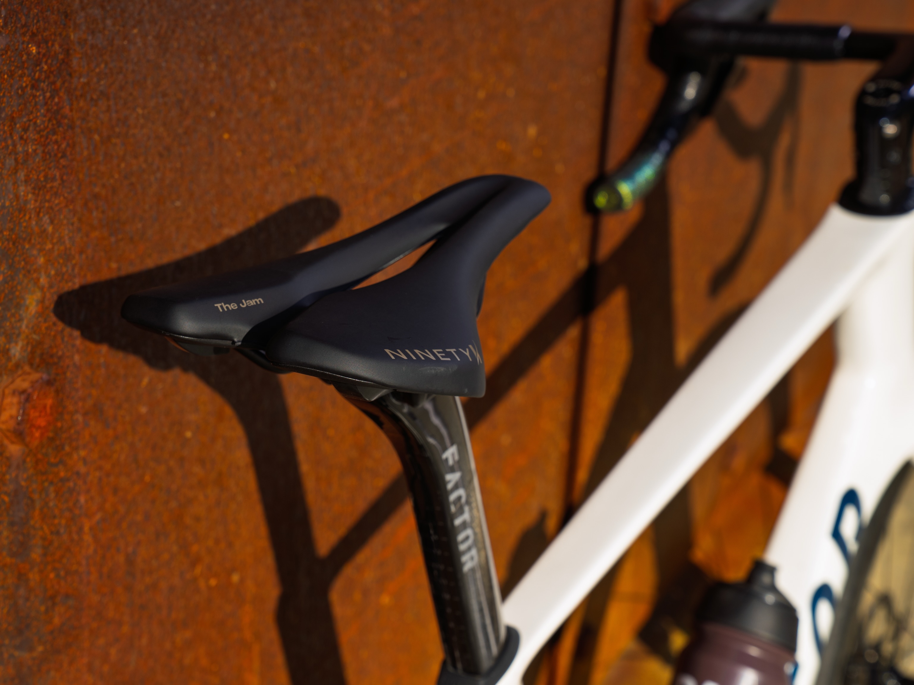 The Jam is a saddle that any core Road/Gravel rider will settle into! Whether you are in a more upright or more aero position this saddle will deliver performance and comfort.
The patented cutout zone offers optimal pressure relief. The Air-Form surface has excellent shock absorption reducing fatigue by making any ride more comfortable.
Shop for the Jam through our website, linked in bio ๐ฅ