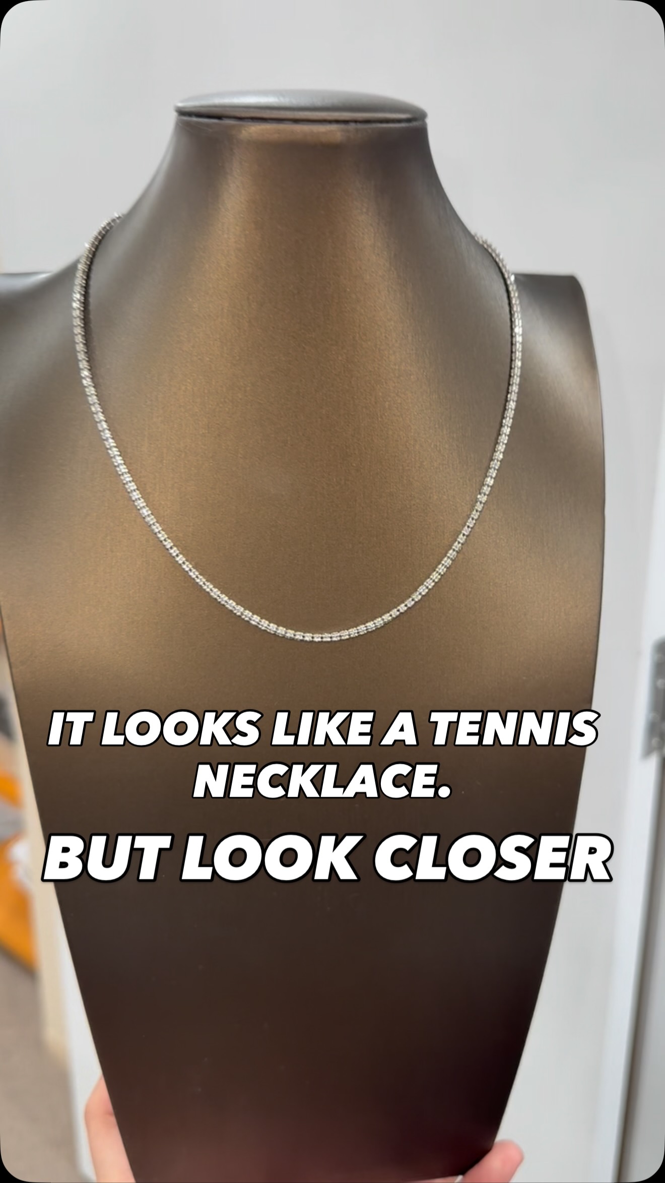 Mukhang box type tennis necklace diba?
But look closely—it’s solid 18K gold!
From afar, it gives that sleek, structured box-style tennis necklace look. Pero pag nilapitan mo, you’ll see na pure 18K gold pala — no diamonds, just a beautiful design that catches the light on its own
This is the last piece and is about to arrive Manila. The challenge is, we can’t simply open preorders for this because minimum order is high, so we can’t simply order one piece anytime someone wants it.
So if you’re eyeing this, get it na. But kung ayaw niyo, sakin nalang hahaha. It’s so beautiful when worn, it really looks like a tennis necklace.
It’s 11.69 grams of pure 18K white gold✨
Bracelet available but the last piece is available only in yellow gold