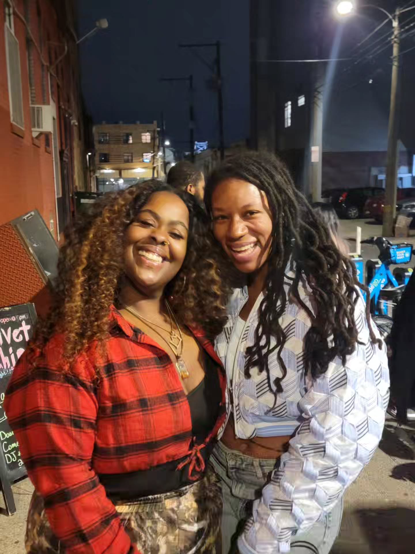 Fly Philly Jawn times in Comedy 9.25
📍 @velvetwhipphilly
Dope comedians came out together in this fly a$$ speakeasy Headlined by @comediantopflight
feat the lovely @poundcakeyoudabomb
I even flirted with this guy that was otherworldly 👽✌🏾He was spitting them bars from Mars
😘
#phillycomedyscene #Speakeasylaugheasy