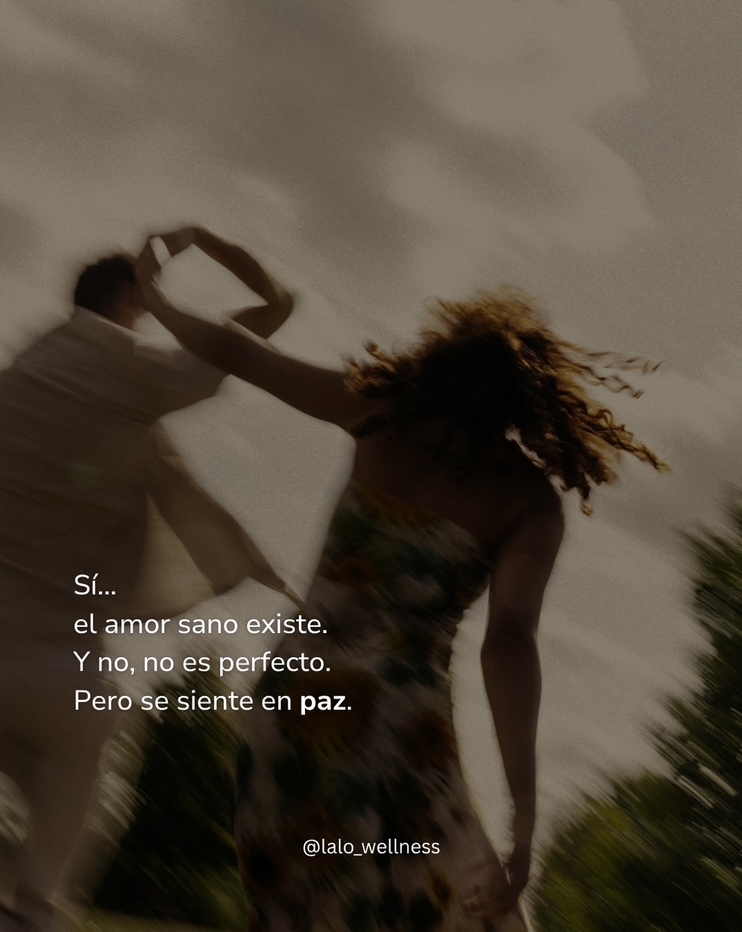 El amor sano no se persigue. Se reconoce.
Y muchas veces, primero tienes que aprender a elegirte a ti para dejar de conformarte con migajas. 🤍
El amor que se siente en paz también existe.
Guárdalo para cuando necesites recordarlo.
#lalowellness #amorpropio #amorsano #amor #relaciones