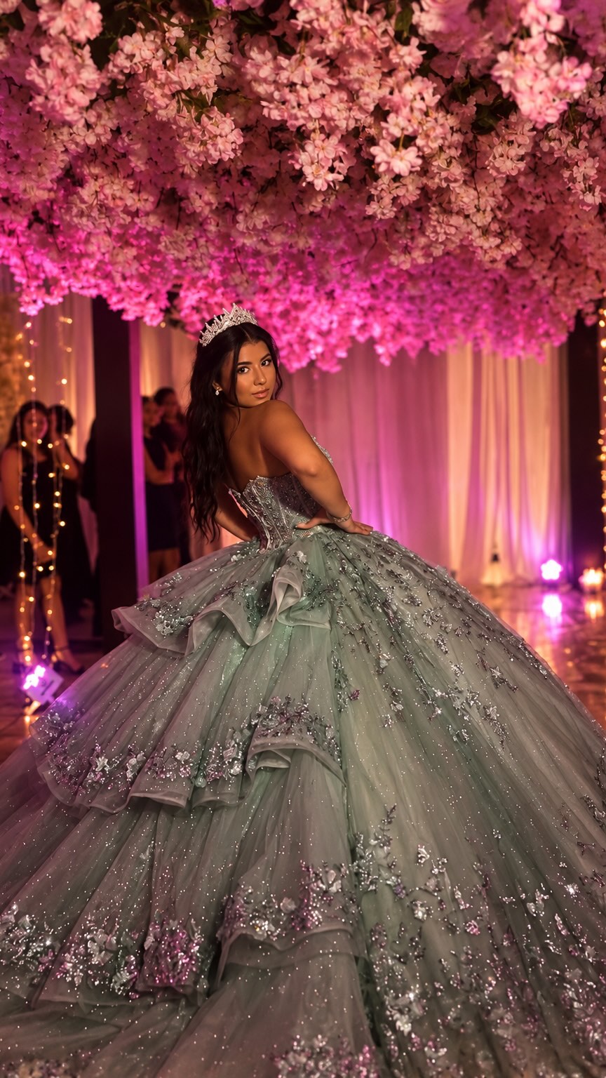 Her dream entrance became real.
And yes… it was this magical.
