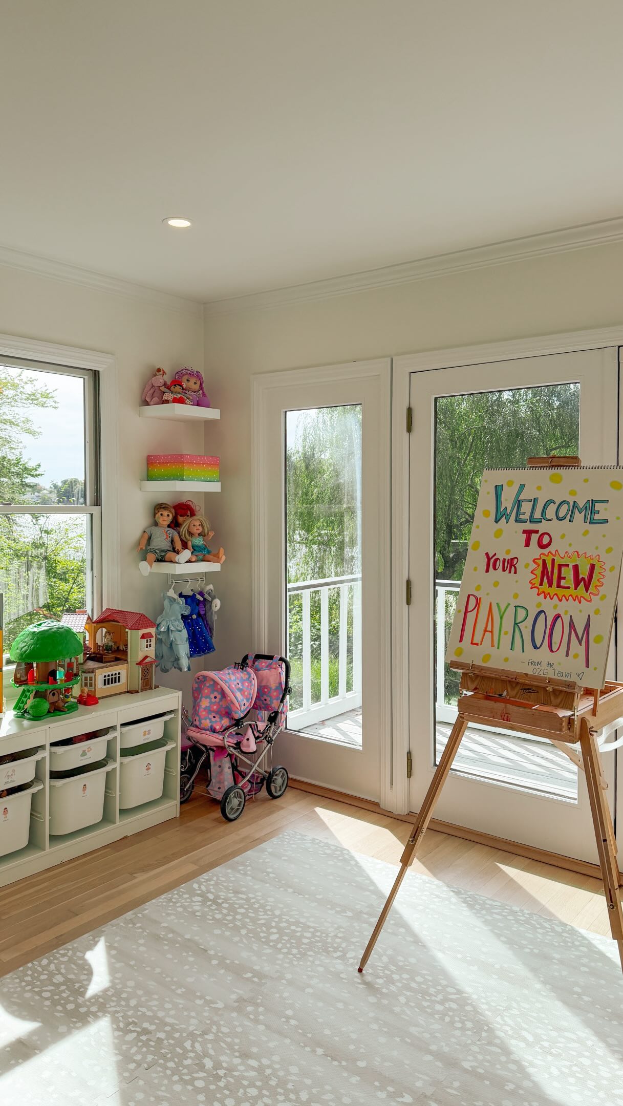 We’re a little obsessed with this one. ✨
This playroom is now a space where every toy knows exactly where it lives. Our team was in it for every detail: sorting, editing, labeling, and making sure the little ones could reach what they love (and put it back, which is the real magic trick).
Because an organized playroom is more than pretty. Kids play longer when they can actually see their options, clean up is faster when everything has a home, and there’s a lot less “I can’t find it!” at bedtime. Along the way, they also learn that order feels good. That’s a lesson they’ll carry into their first dorm room, their first apartment, and probably their first home office.
So, be honest: what do you think of this transformation? Tell us in the comments 👇
#professionalorganizer #homeorganization #playroom