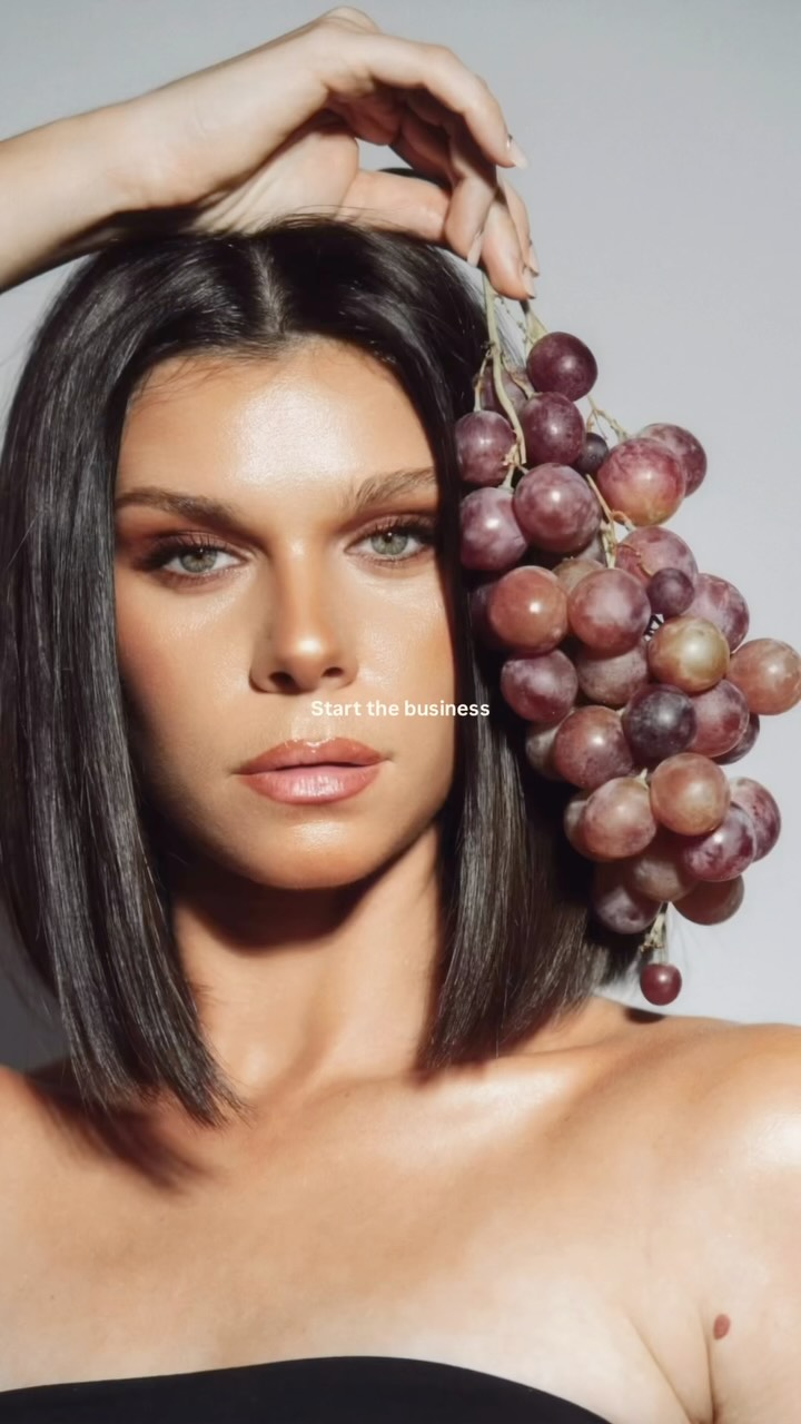 Toutes ces femmes avaient une seule raison pour faire un shooting : l’amour de soi. proposer au monde ce qu’elles sont vraiment, que ce soit pour du personnal branding, la confiance en soi ou même pour réaliser leur rêve : créer un book pour vivre de leur passion !
Il n’y a jamais de mauvaise raison si vous le faites pour vous ! Et uniquement pour vous ❤️
E-book « Comment faire de la photographie ton métier » disponible sur mon site internet en bio !
#photographelyon #photographeparis #photographemode #photographemodelyon #photographemodeparis