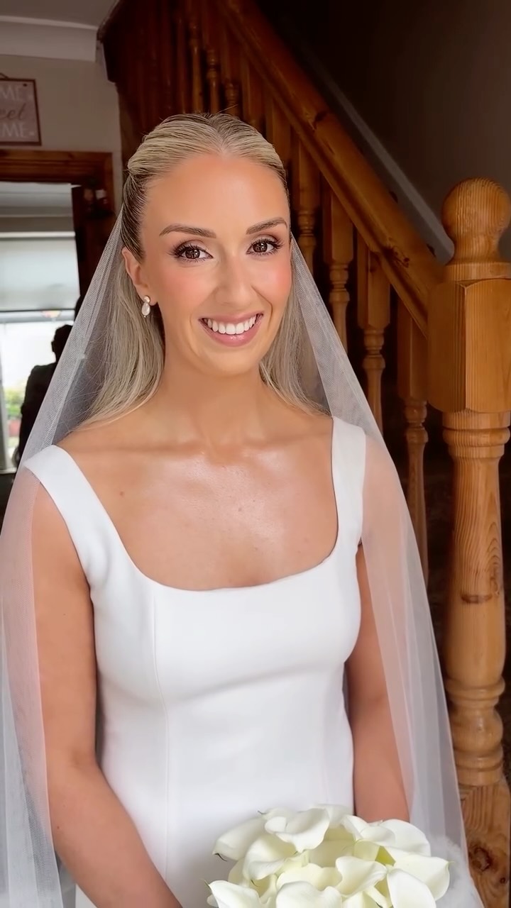 R A C H E L 🤍
Elegant, timeless & so chic! I first did Rachel’s makeup when she was a bridesmaid, so it made it extra special to be with her on her big day.
Hair: @dannilyonshair
Key products:
Beautiful skin foundation @charlottetilbury
PDRN hyaluronic capsule mist @anua_global
Healthy glow blush @charlottetilbury
Browtox @browaidofficial
Secret brightening powder @lauramercier
Ambient light palette @hourglasscosmetics
#bridalmakeup #irishbridalmakeupartist #irishmakeupartist #bridalglam