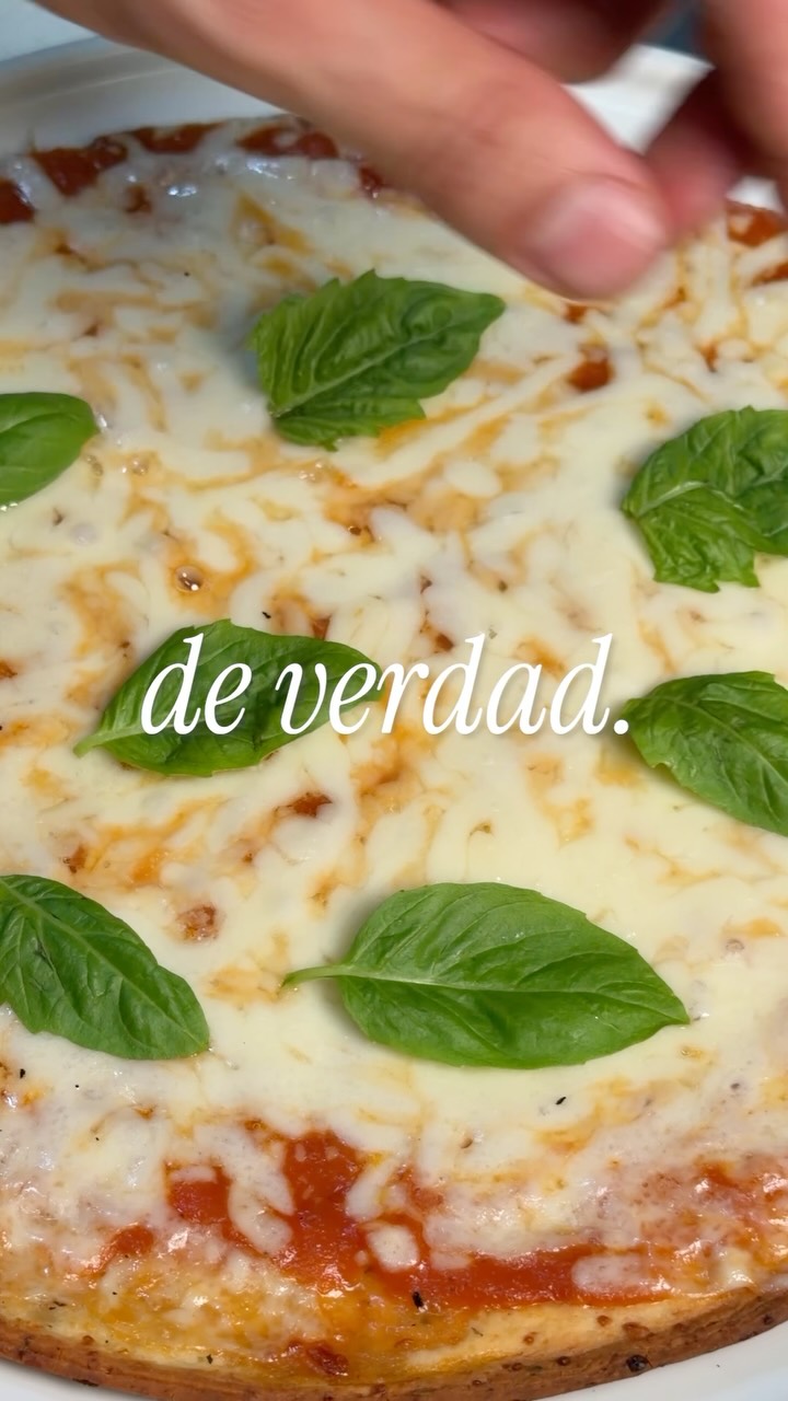 POV: pensabas que la pizza solo era masa, queso y salsa… 🍕👀
Pero detrás de esa pizza que te estás comiendo hay una historia que empezó hace siglos y terminó conquistando TODO el mundo. 🌎🔥
De Nápoles 🇮🇹 a tu mesa… ¿quién iba a pensar que algo tan sencillo se convertiría en una obsesión mundial?
Disfrútala la version de una pizza gluten free en Honest Roots.
📍 10437 NW 41st St, Doral, FL 33178
#foodie #PizzaLovers #honestroots #doral #glutenfree