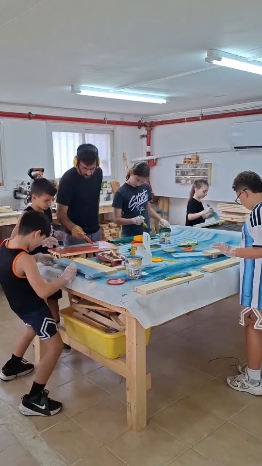חוגי המייקרים בסטודיו קטע נפתחים!
ימי א',ב',ד',ה' - אבן יהודה, שיעור נסיון ראשון חינם!
להרשמה ופרטים לינק בביו
#חוגנגרות #נגרות #נגרותלילדים #לימודנגרות #פשוטנגרות