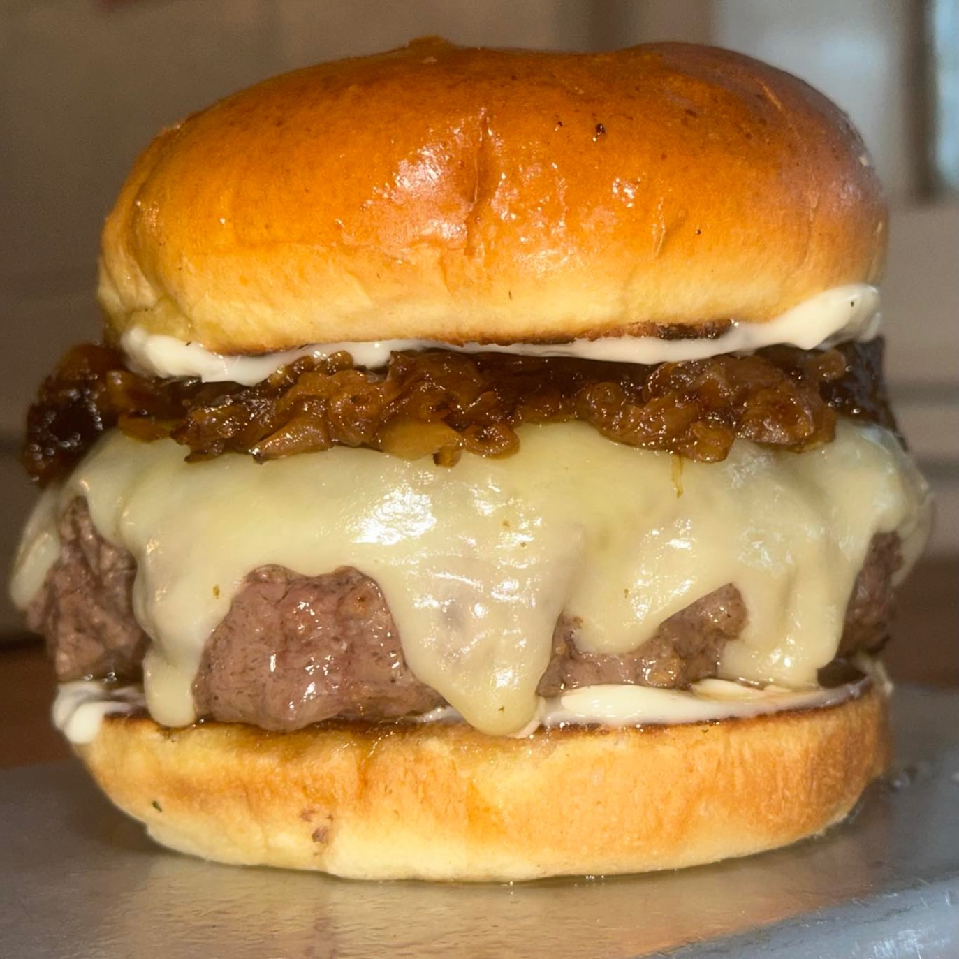 Changing it up this week and skipping the smash for this thick one.
Steakhouse Wagyu Burger - Half Pound Wagyu Beef, Gruyère, Carmelized Onion, Garlic Aioli, Brioche Bun
📍 Riley’s Bar + Burger
#milwaukeefoodie #mkefoodies #burger #bayviewmke