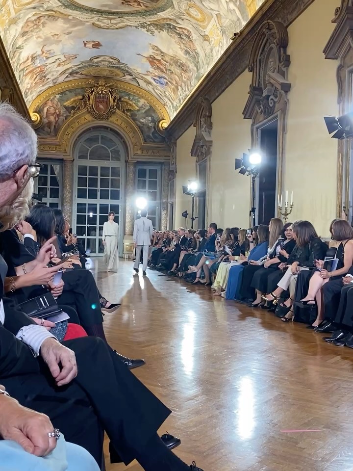 Una serata magica.
Un completo filotrama in passerella per Stile Sartoriale 2026, l’evento che celebra la maestria e il patrimonio dell’alto artigianato italiano.
@accademiasartori
Ambasciata del Brasile, Palazzo Pamphilj
Roma
@emma_salv1 sei la meraviglia.