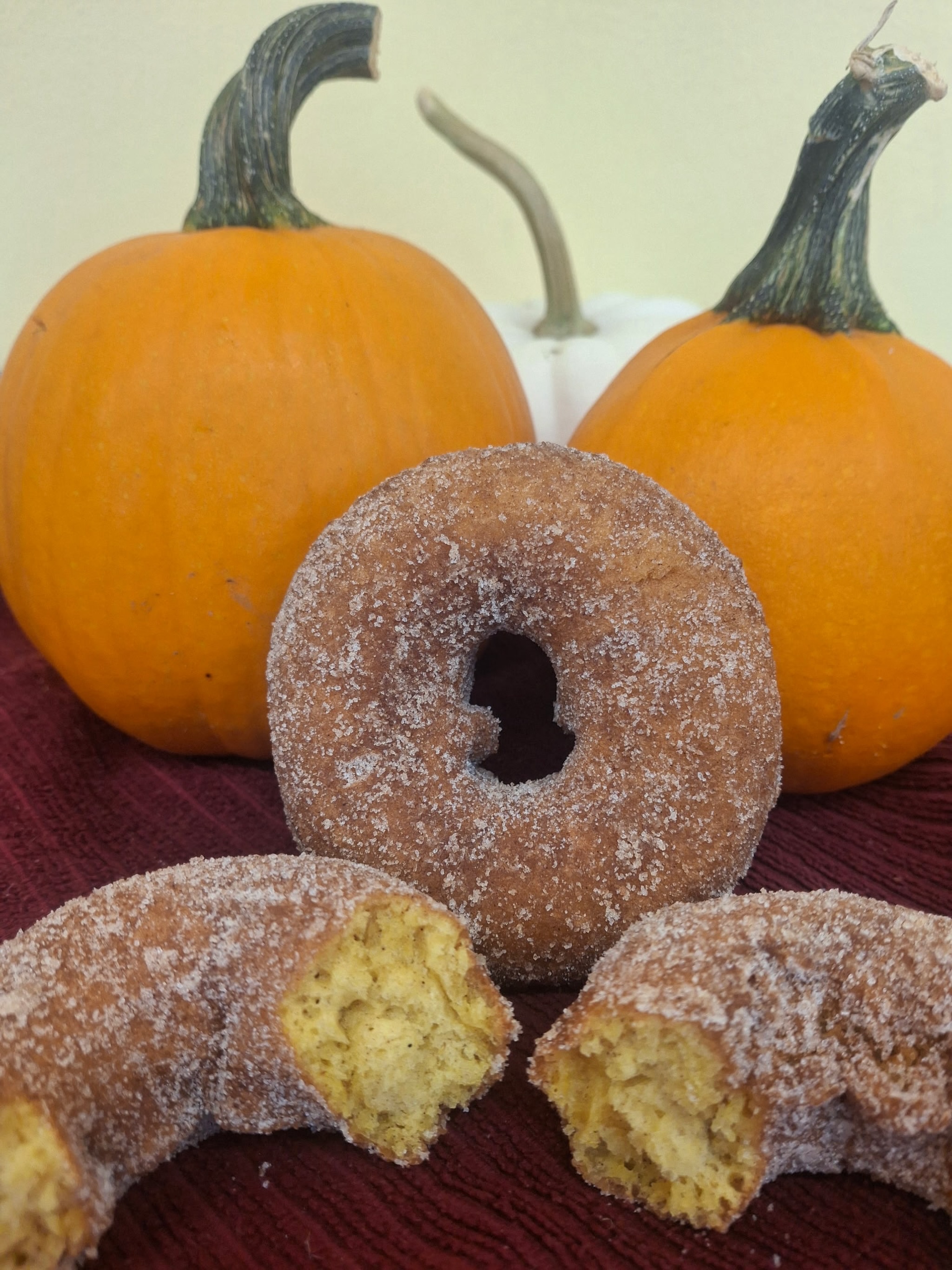 ๐ Happy October! ๐
The early bird may get the worm, but the late sleeper will get our new pumpkin spice doughnuts! As soon as we finish making our delicious apple cider doughnuts, we will make fresh pumpkin spice doughnuts Friday through Sunday ๐คฉ