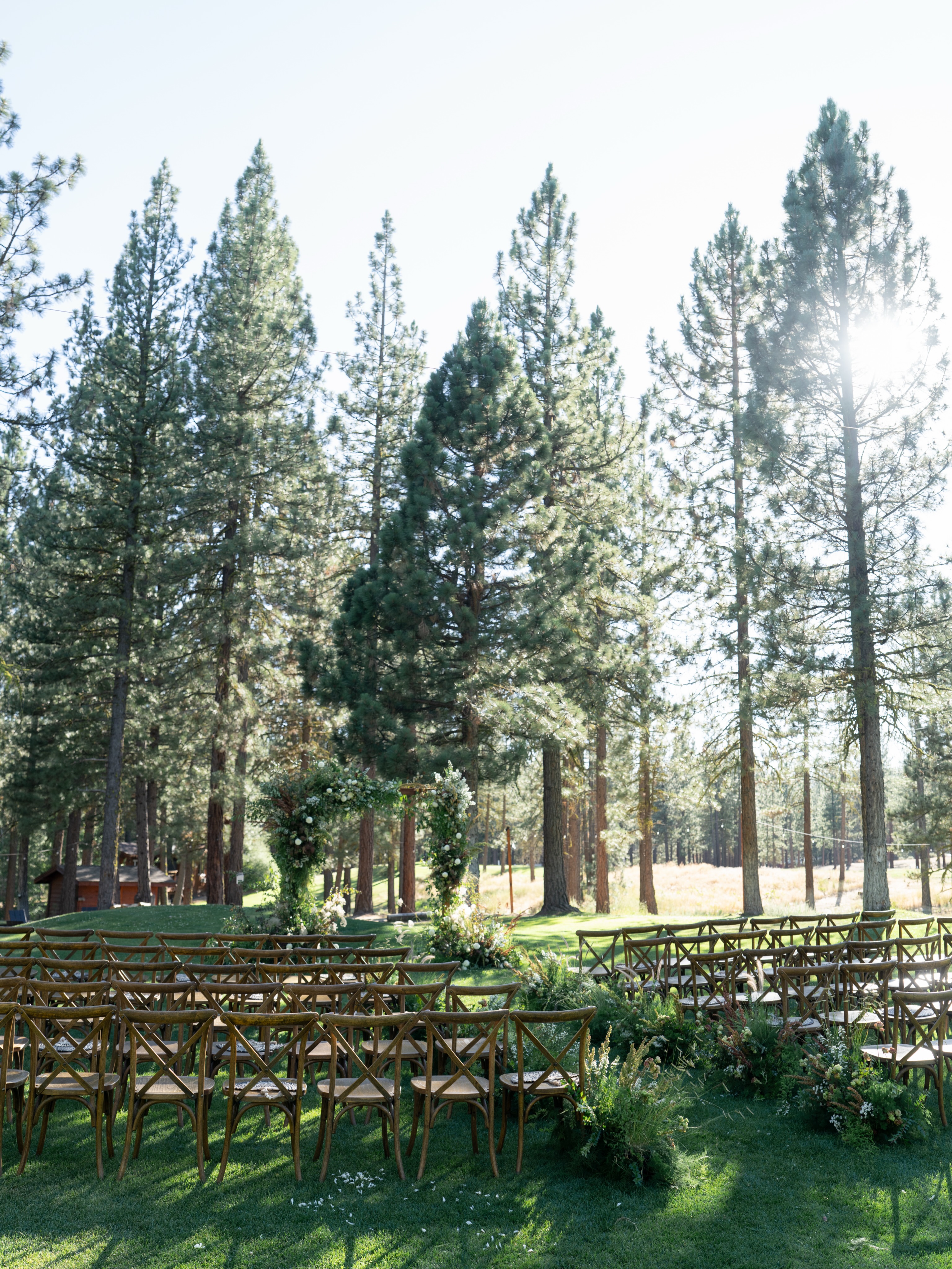 Some stories deserve a setting that feels just as unforgettable.
An intimate ceremony beneath the pines, surrounded by wild greenery, warm light, and the people who matter most. Proof that sometimes the most beautiful wedding moments are the ones that let the setting speak for itself.
📷: @loganalexander.co