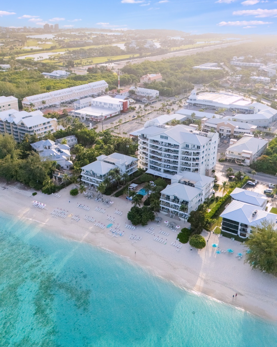 Seven Mile Beach, uninterrupted.
This is what space feels like.
#SevenMileBeach #TheIslandExhales #QuietLuxury #SpaceAndPrivacy #DreamVacation #CaribbeanVibes